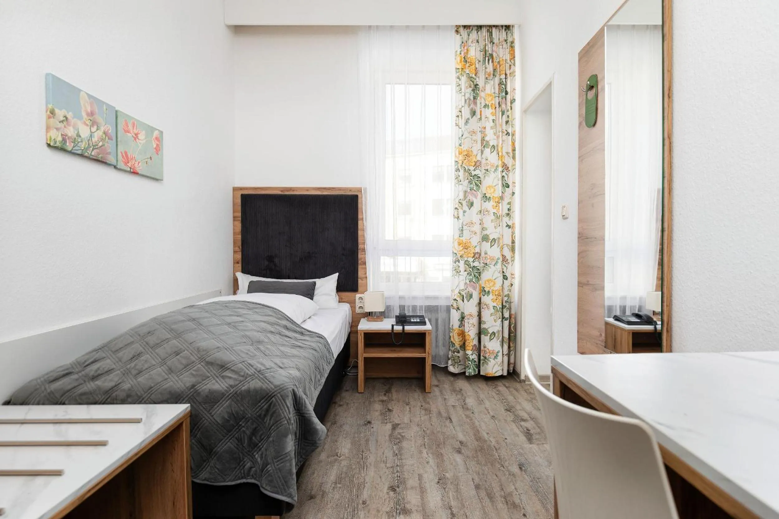 Photo of the whole room, Bed in Hotel am Ludwigsplatz