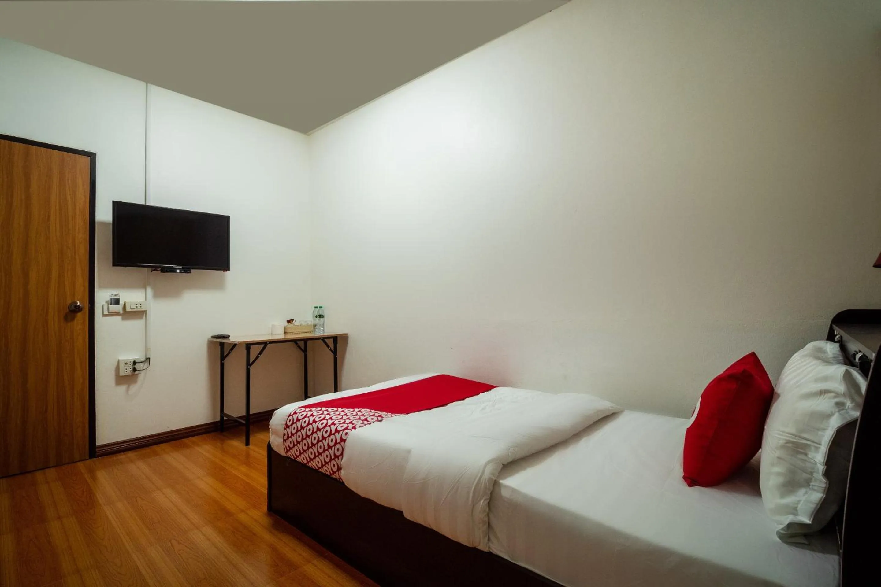 Bedroom, TV/Entertainment Center in OYO 836 PK Residence