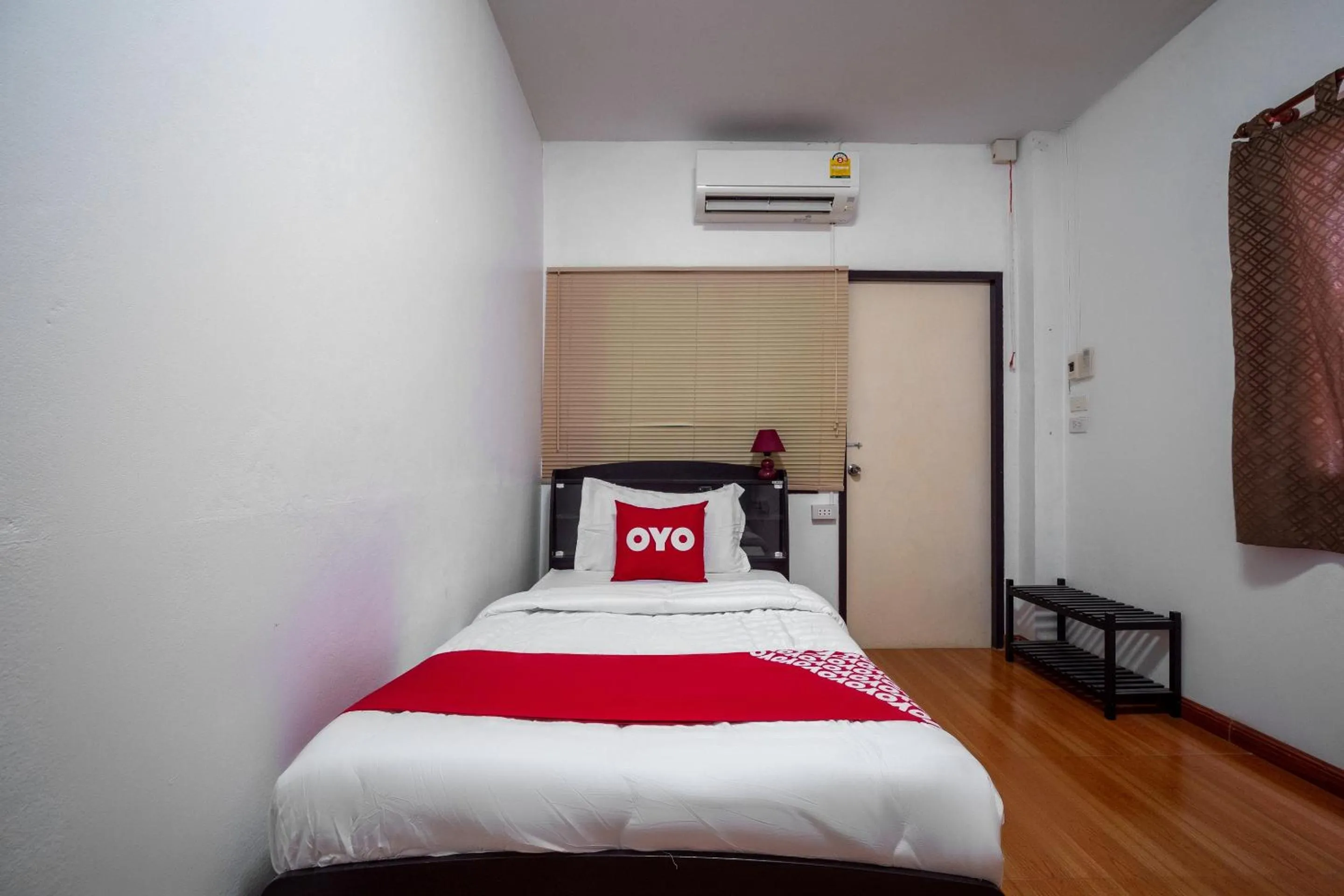 Bedroom in OYO 836 PK Residence