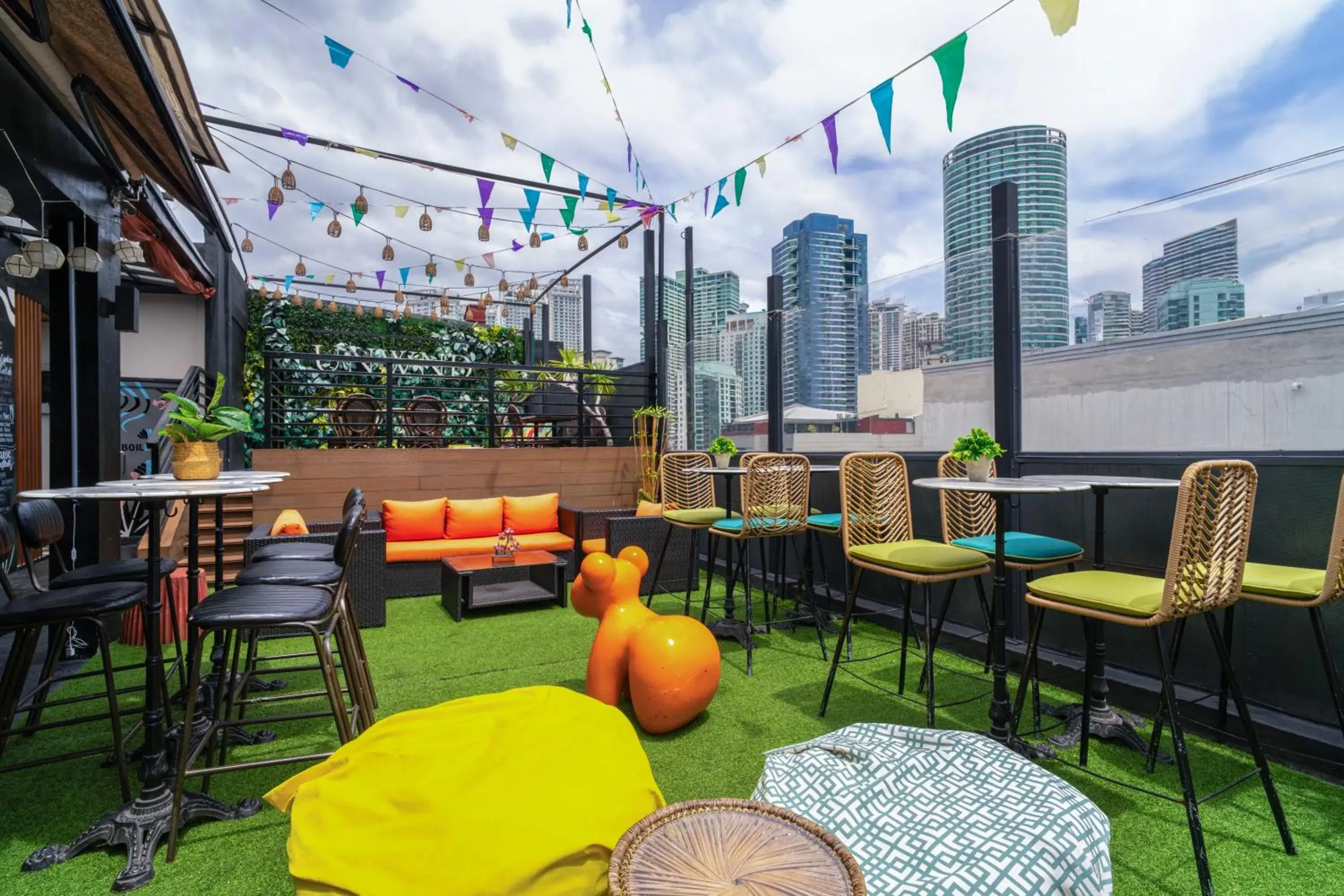 Lounge or bar in UNWND Boutique Hotel Makati Lounge or bar in UNWND Boutique Hotel Makati