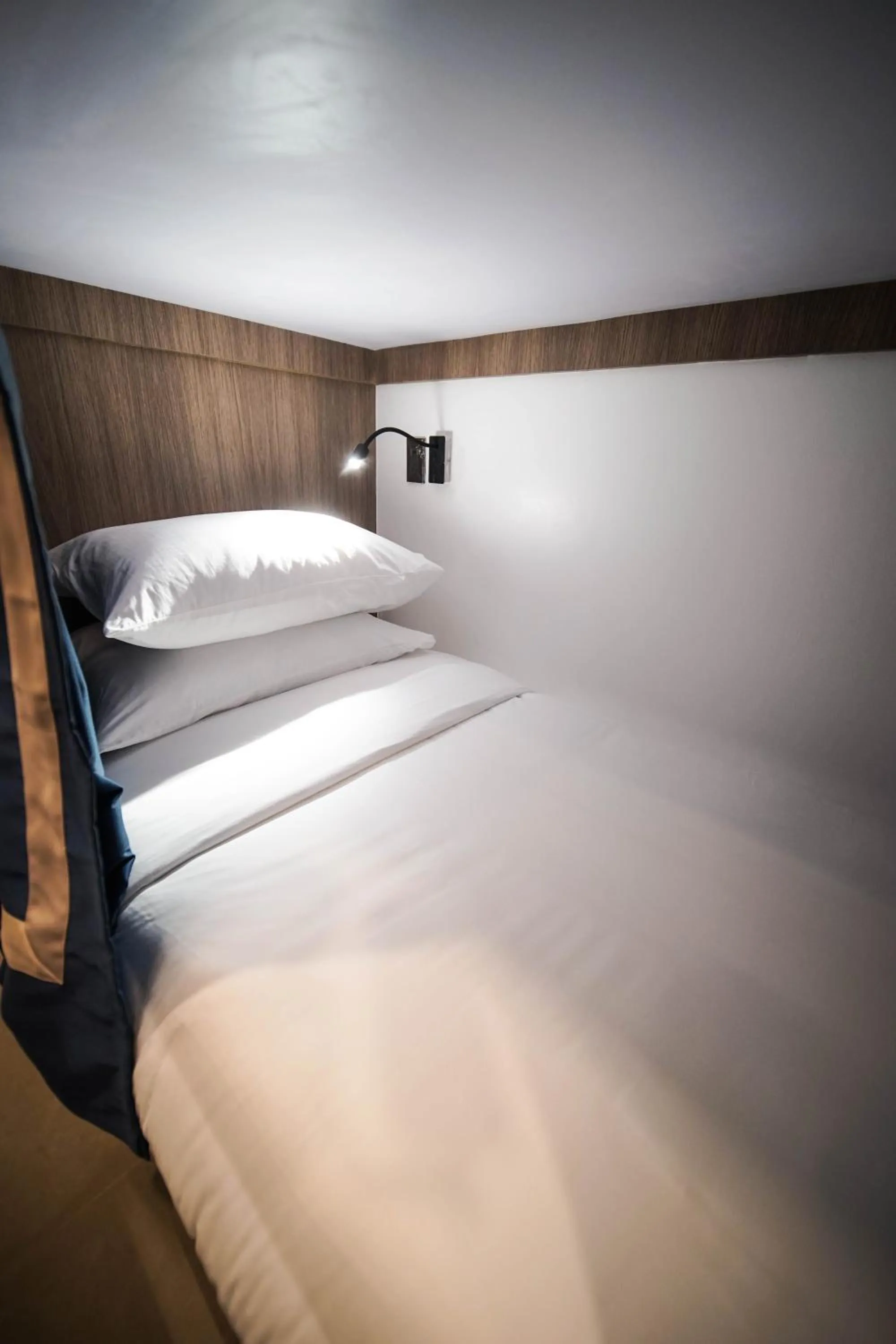 Bed in UNWND Boutique Hotel Makati