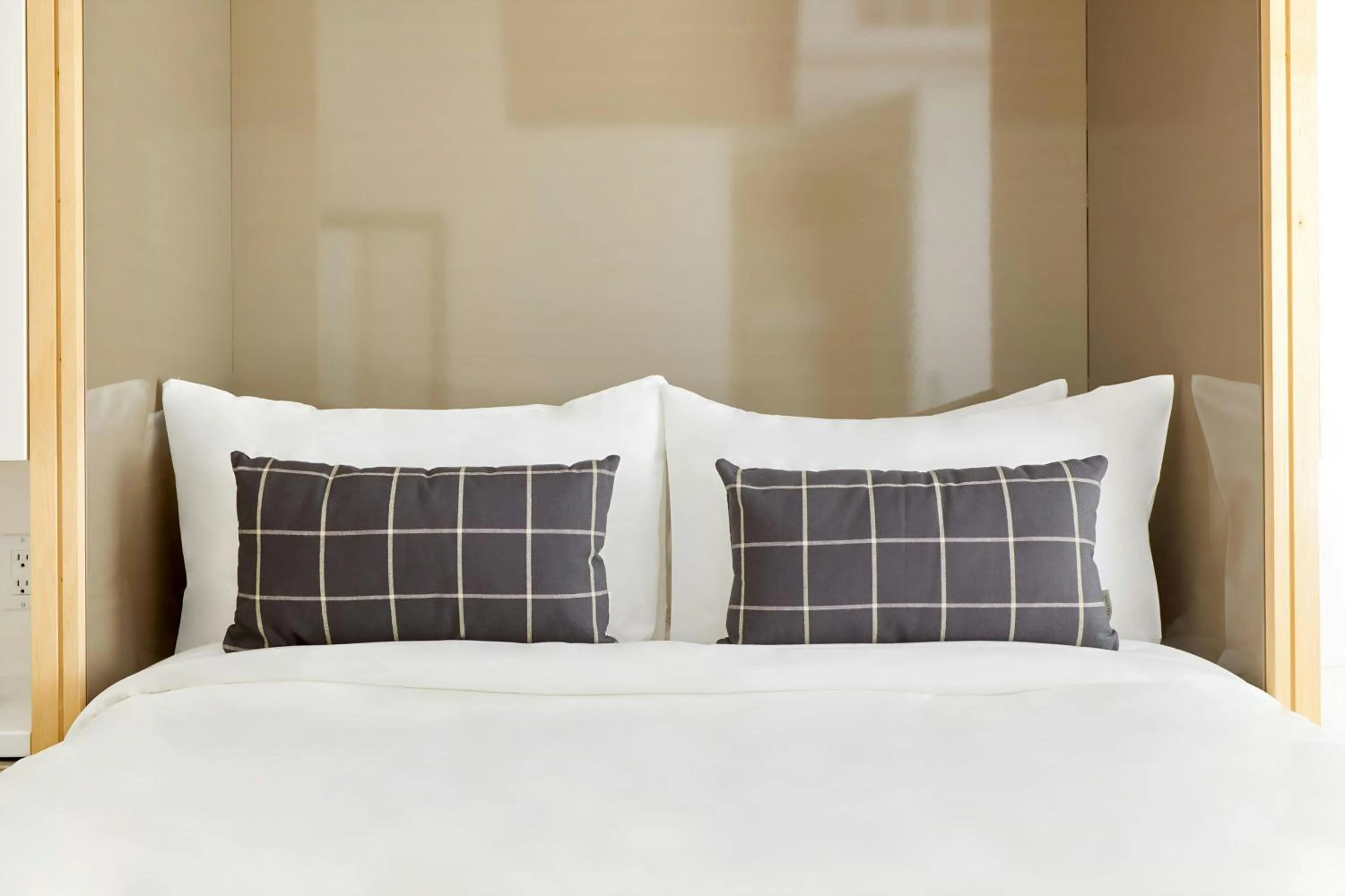 Bedroom, Bed in The Beverley Hotel Queen West, Sonder by Marriott Bonvoy