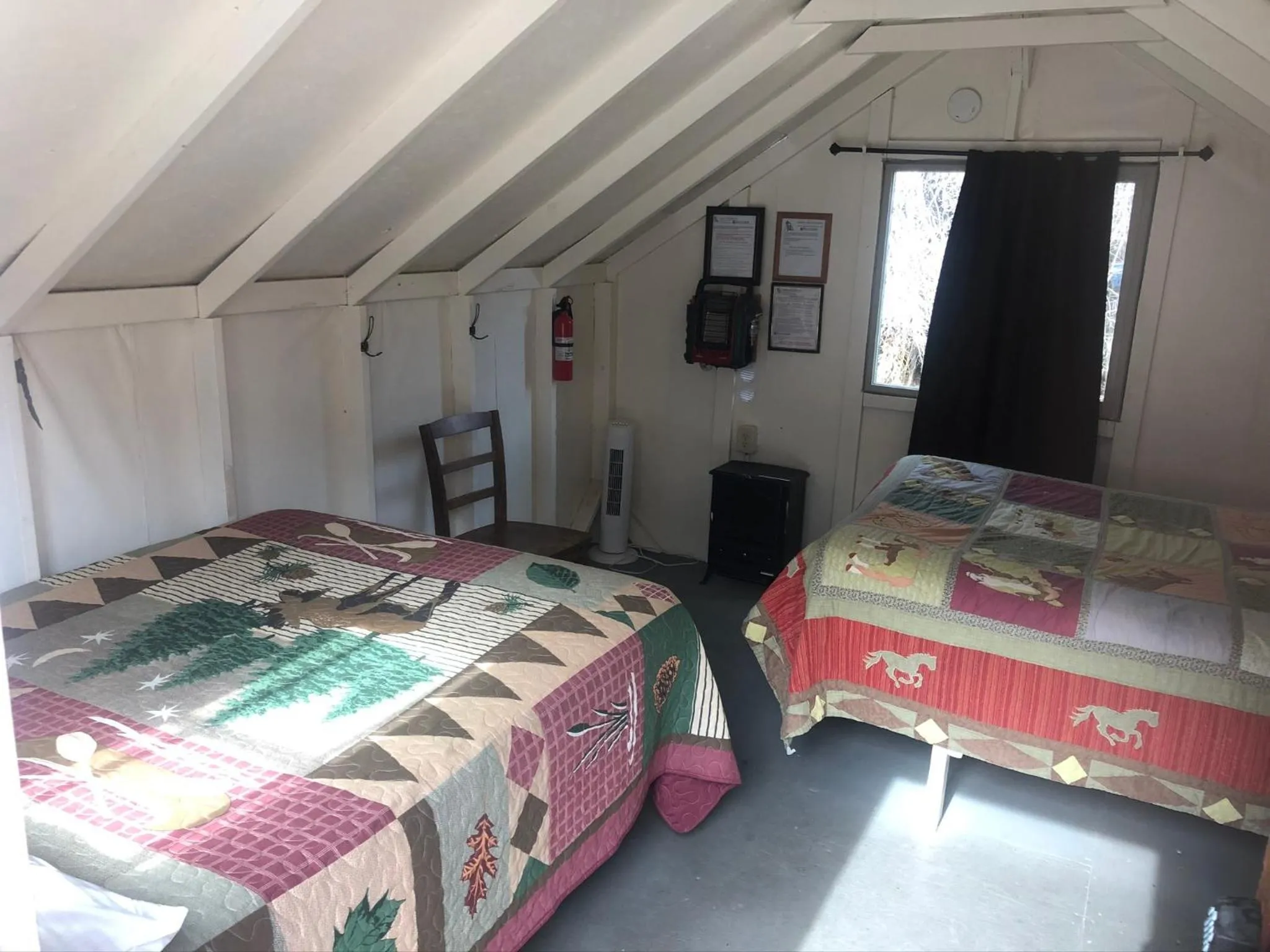 Bedroom, Bed in Virginia Creek Settlement