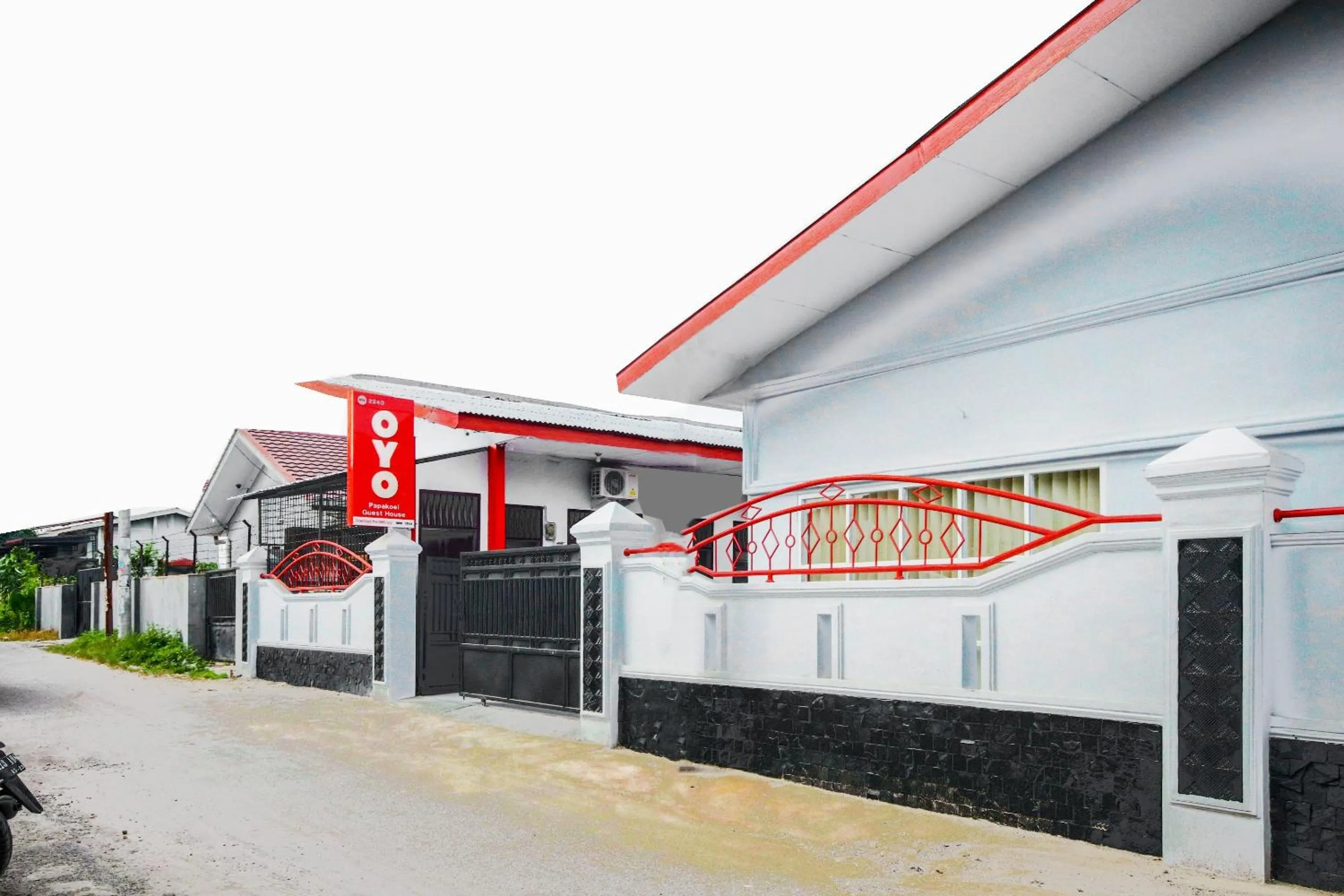 Facade/entrance in Hotel O Papakoel Guest House