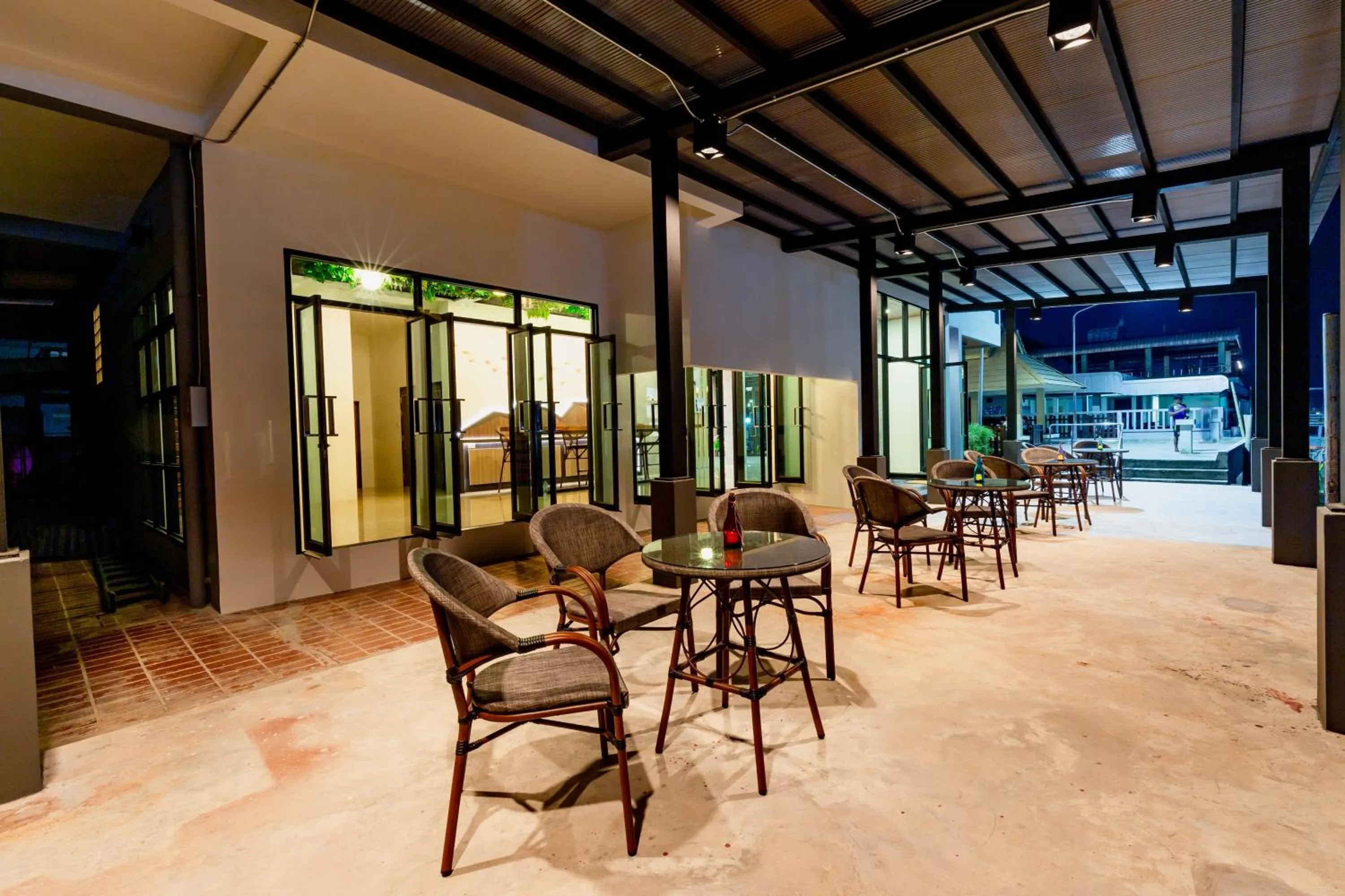 Inner courtyard view in The Blue C Donsak