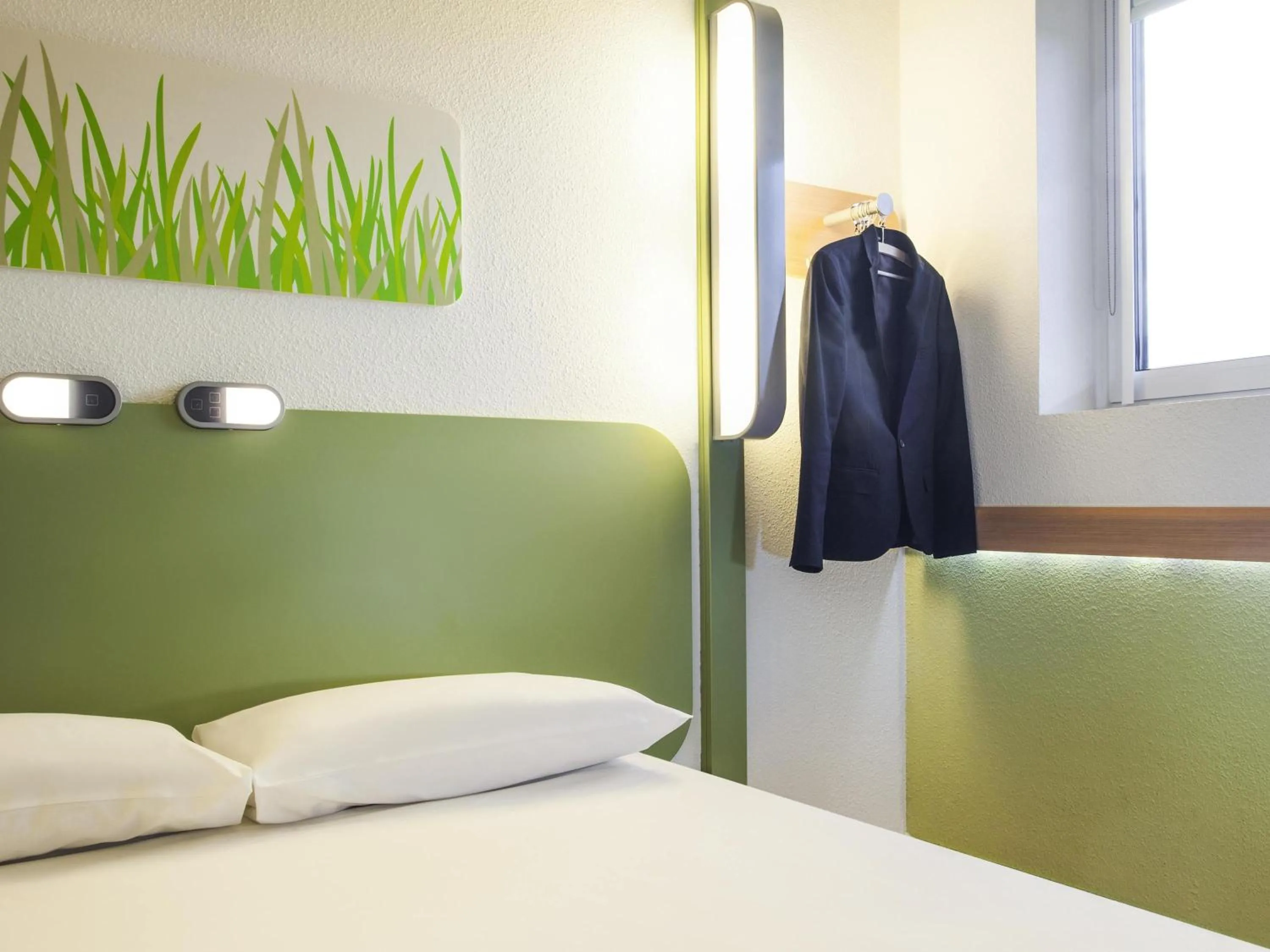 Bedroom, Bed in ibis budget London Hounslow