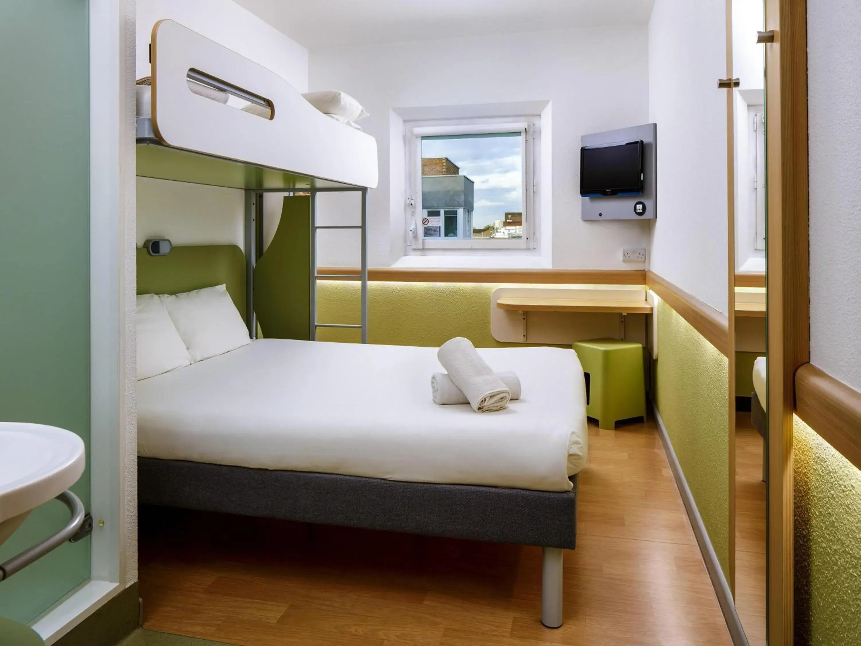 Bedroom, Bed in ibis budget London Hounslow Bedroom, Bed in ibis budget London Hounslow