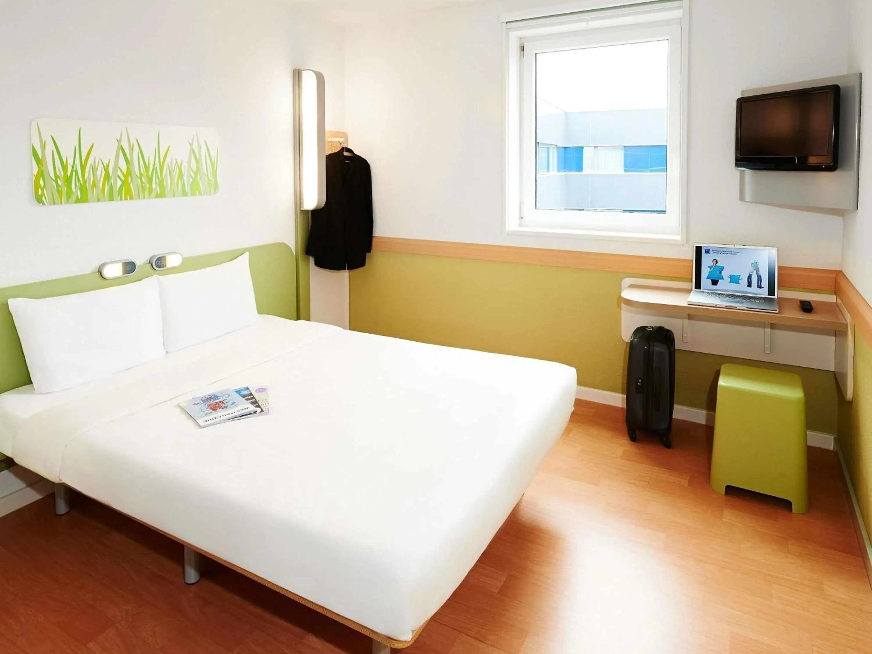 Bedroom, Bed in ibis budget London Hounslow Bedroom, Bed in ibis budget London Hounslow