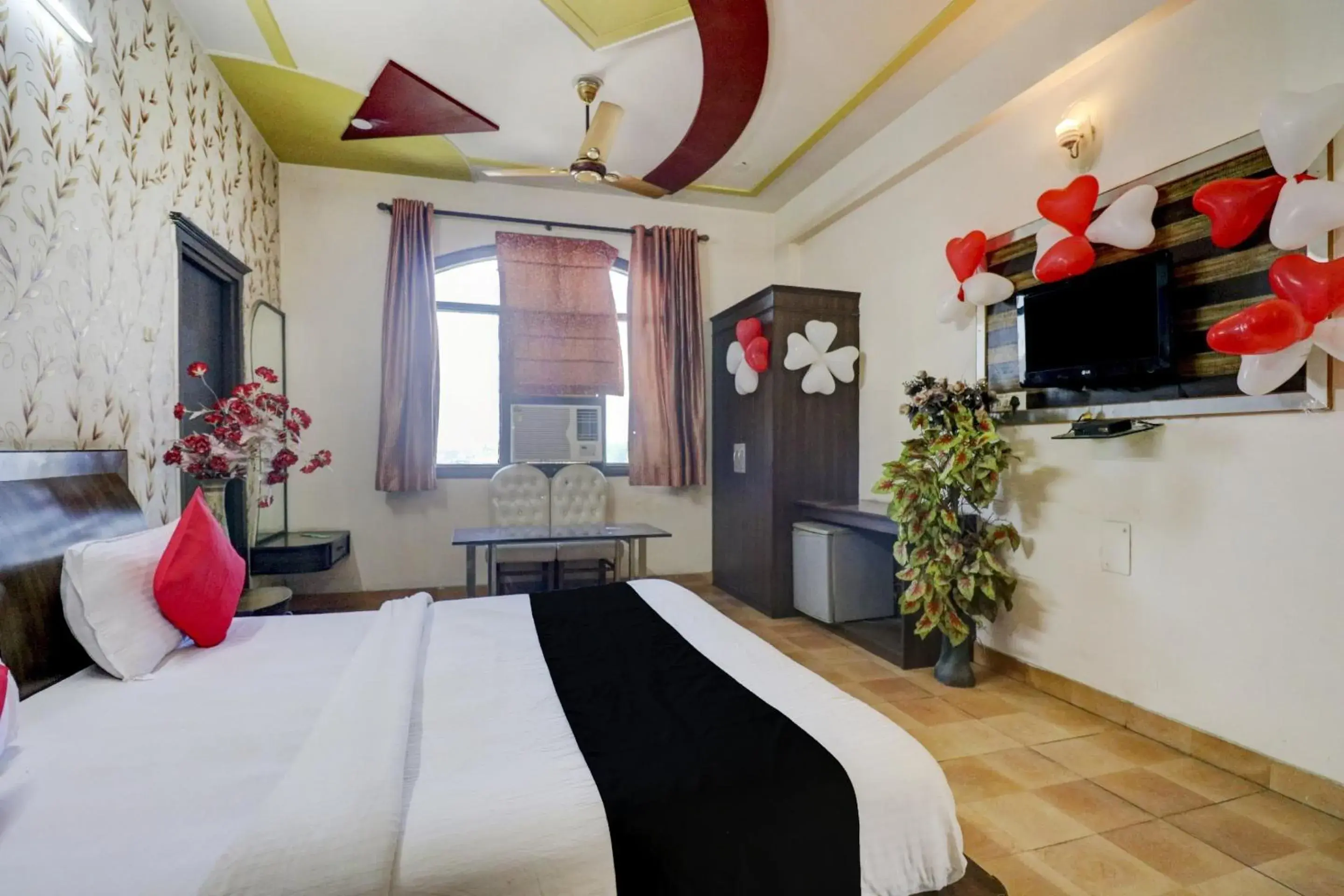 Hotel O Mukut Mahal Hotel O Mukut Mahal