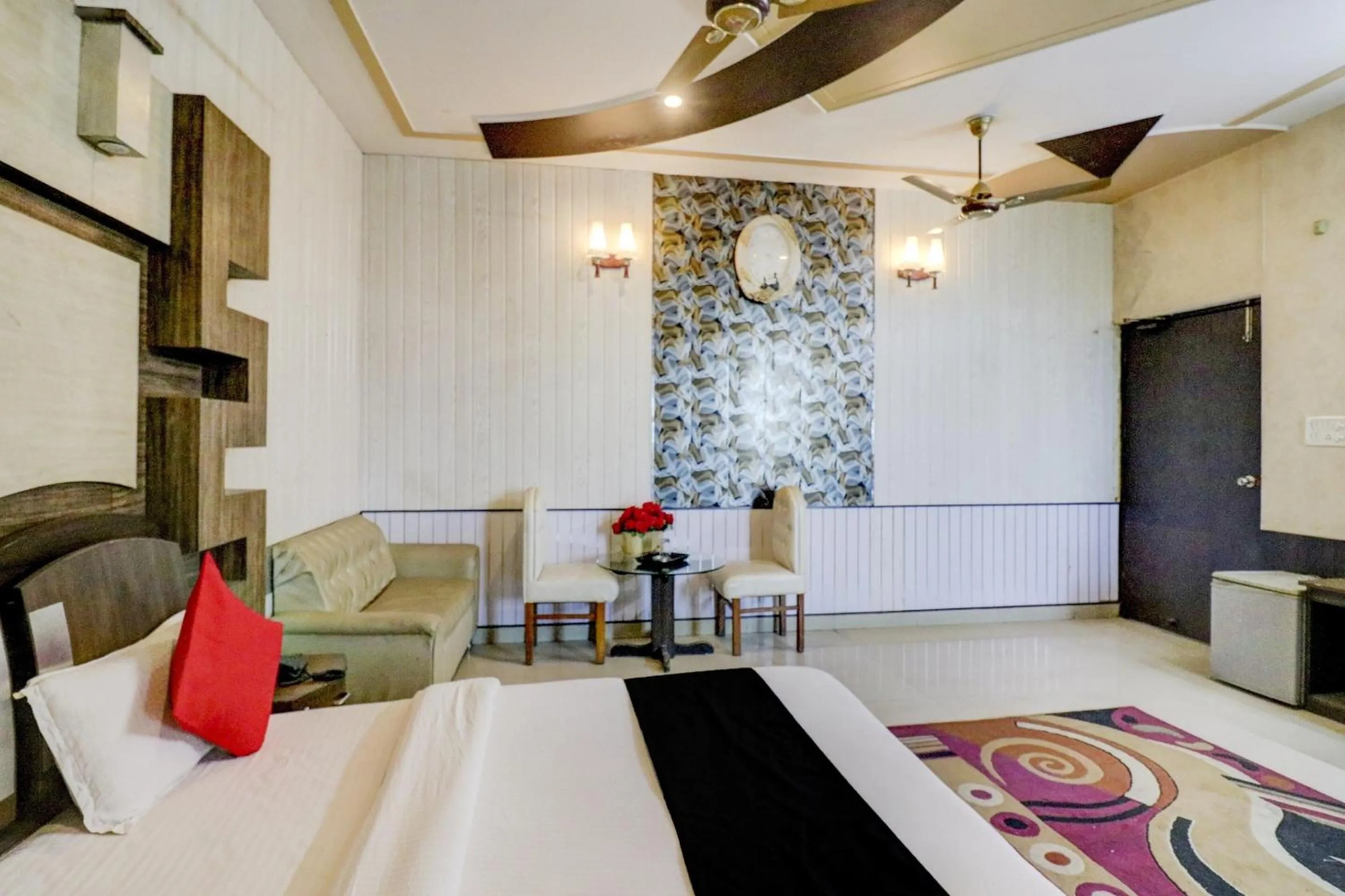 Bedroom, Bed in Hotel O Mukut Mahal