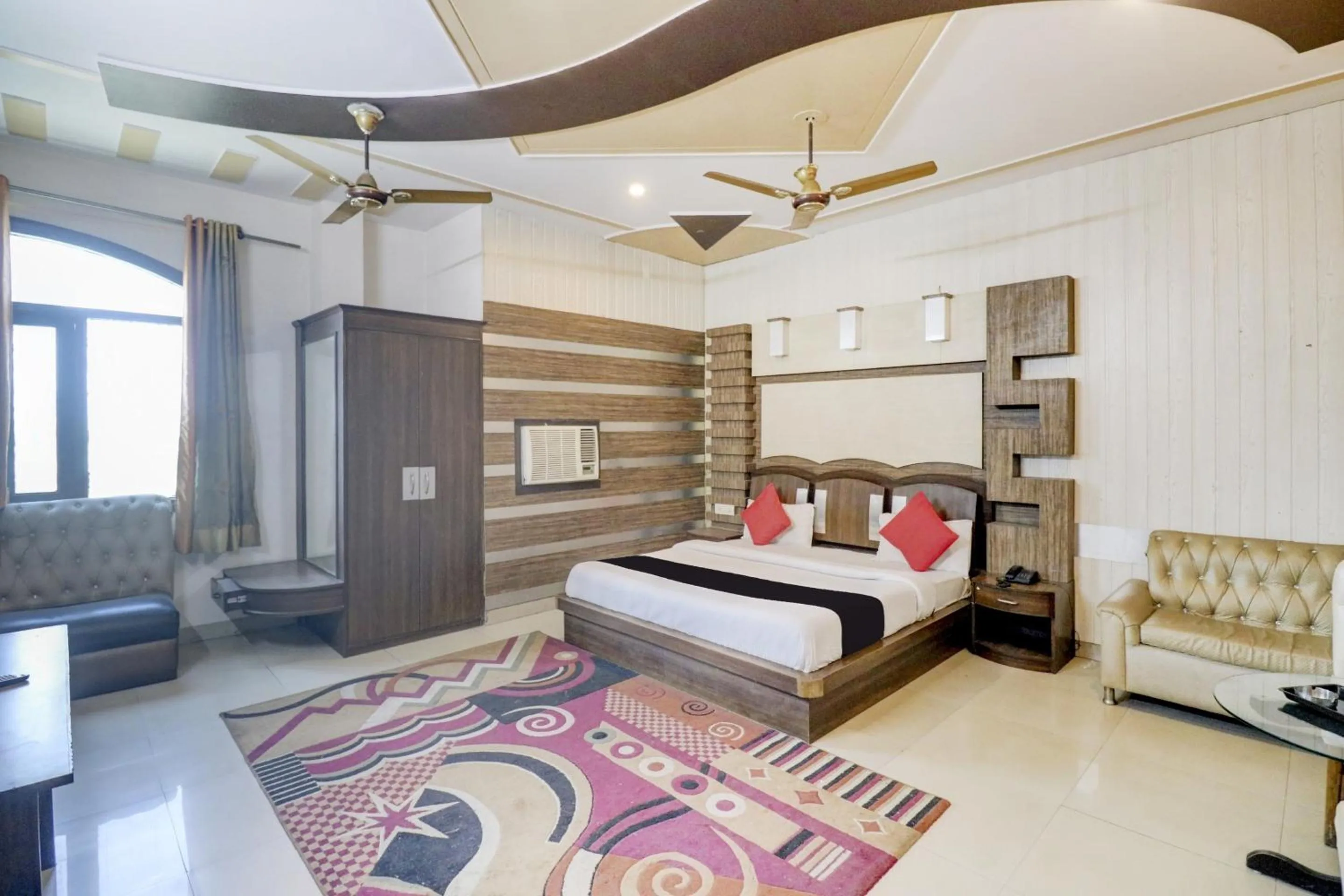 Bedroom, Bed in Hotel O Mukut Mahal