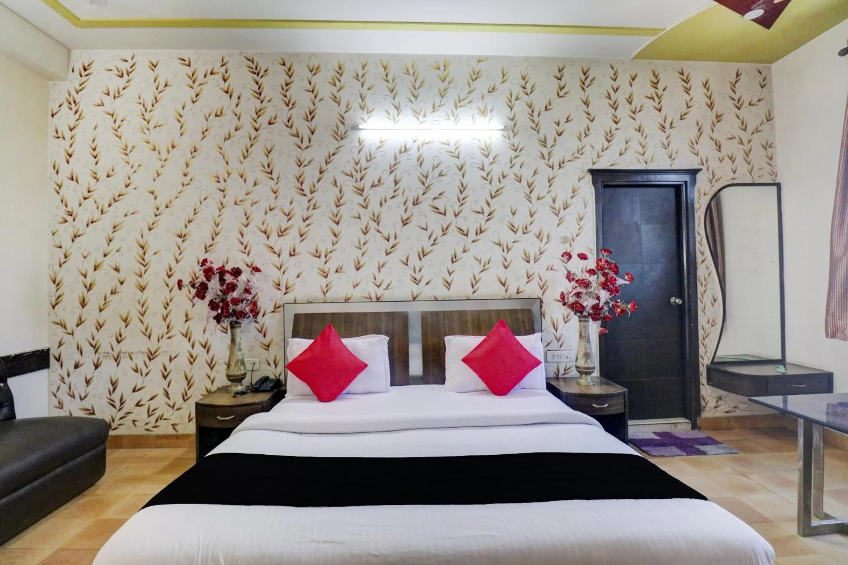 Bedroom, Bed in Hotel O Mukut Mahal