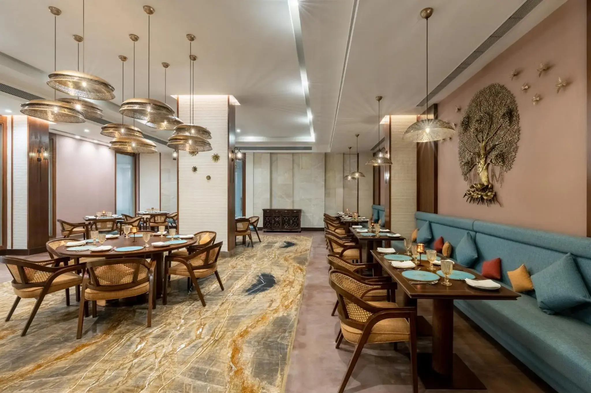 Restaurant/places to eat in Vivanta Ahmedabad SG Highway Restaurant/places to eat in Vivanta Ahmedabad SG Highway