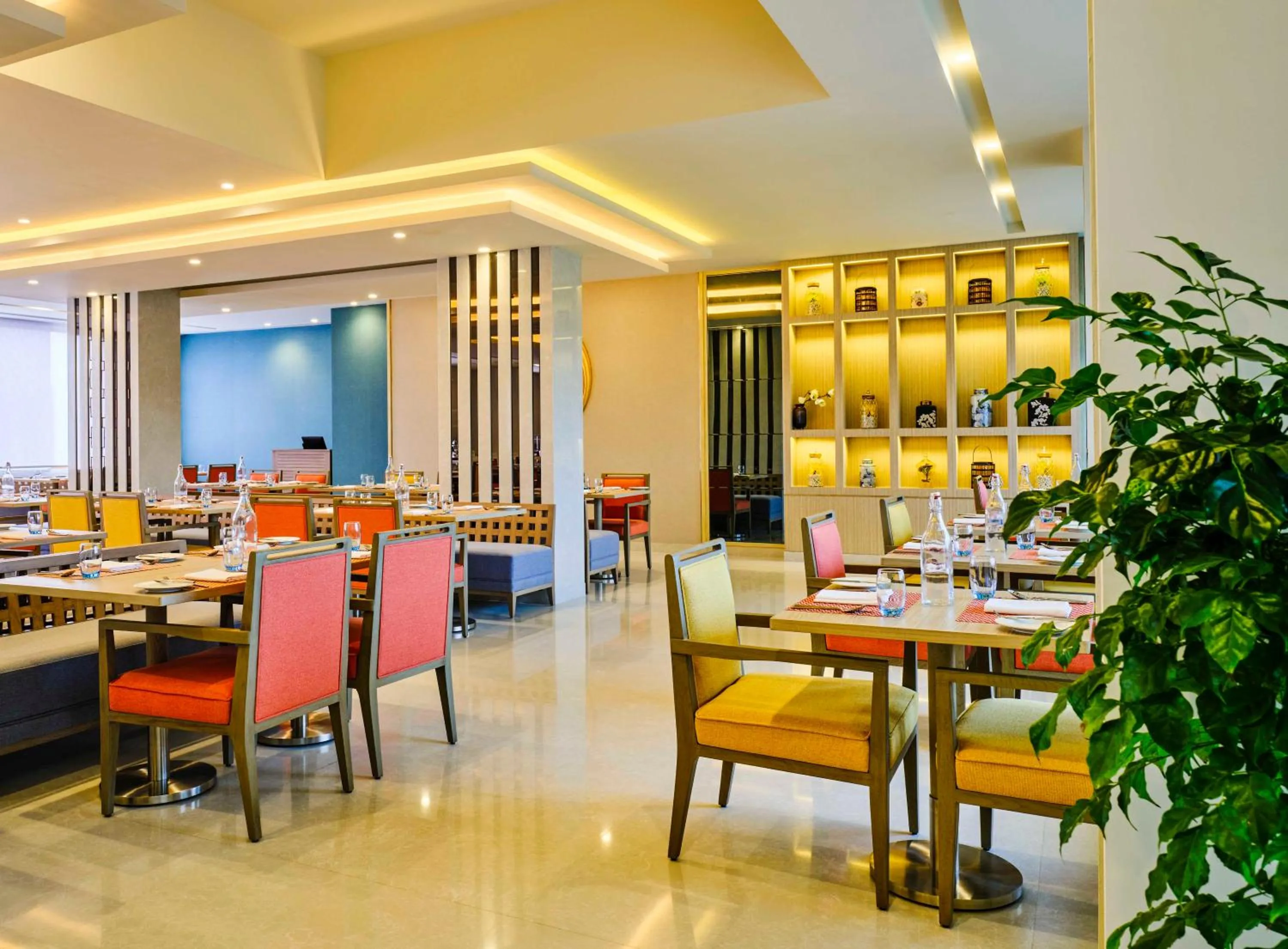 Restaurant/places to eat in Vivanta Ahmedabad SG Highway
