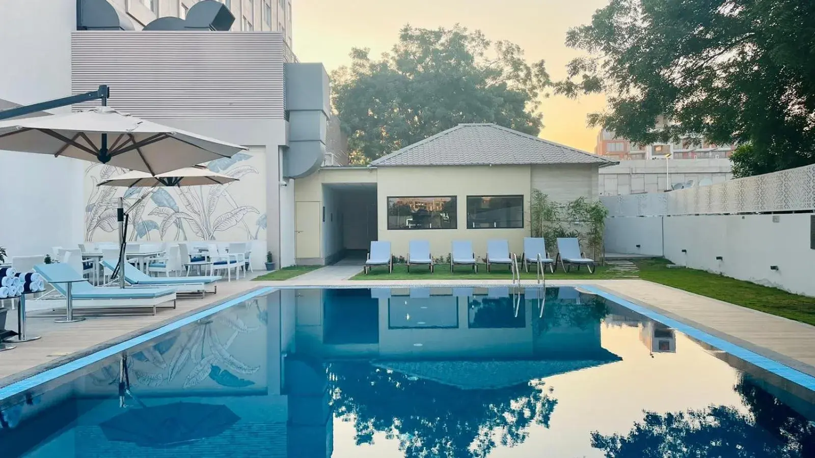 Swimming pool in Vivanta Ahmedabad SG Highway Swimming pool in Vivanta Ahmedabad SG Highway