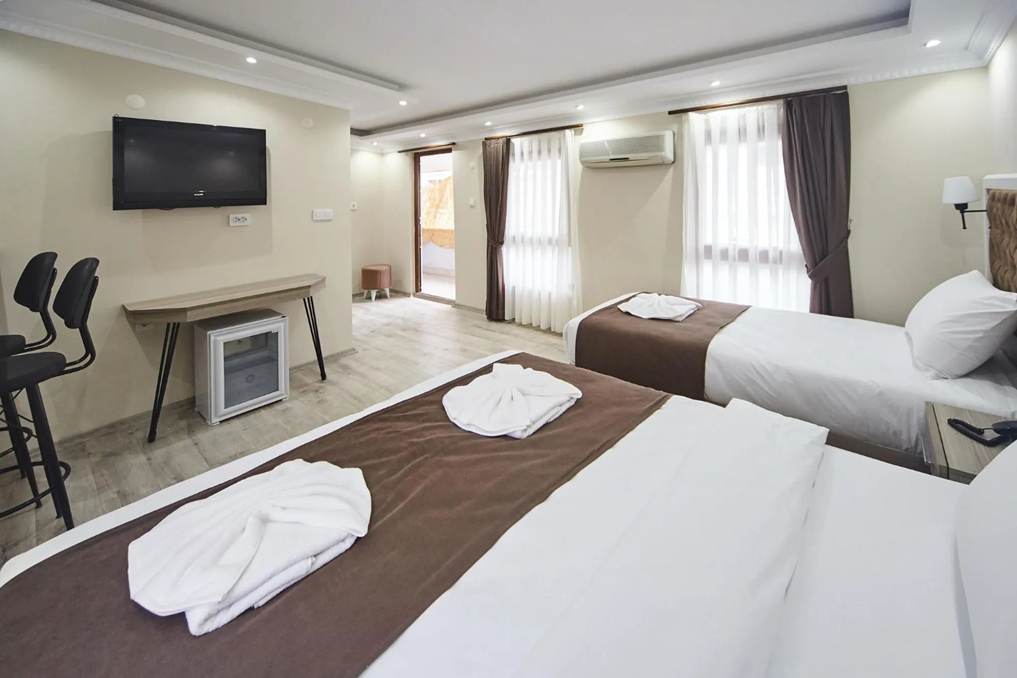 Photo of the whole room, Bed in Luna Suites Taksim