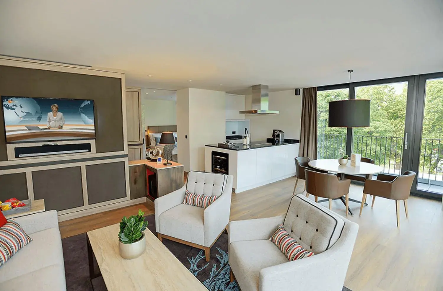 Kitchen or kitchenette, Seating Area in FAVORITE Parkhotel