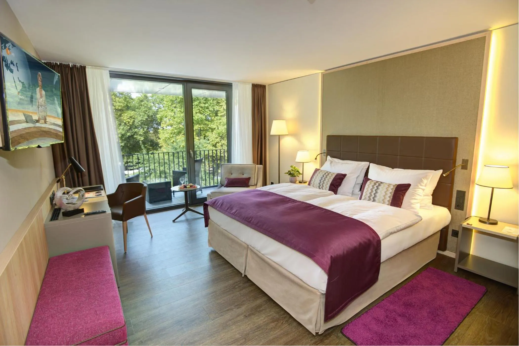 Bedroom, Bed in FAVORITE Parkhotel