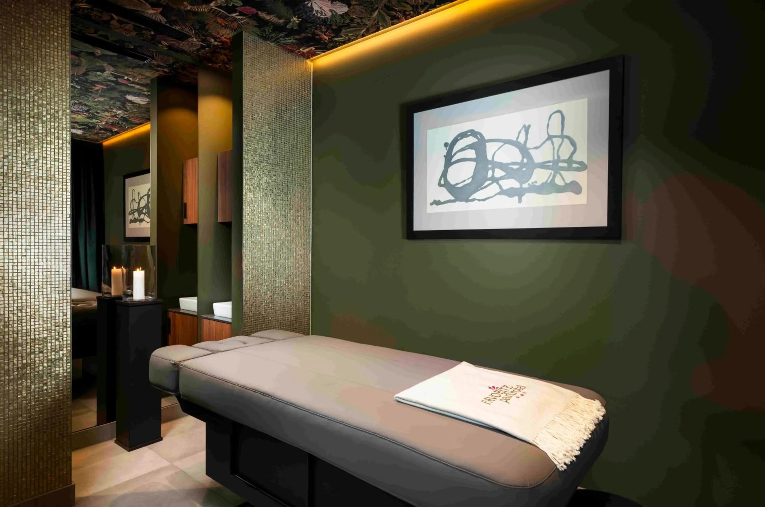 Spa and wellness centre/facilities, Bed in FAVORITE Parkhotel