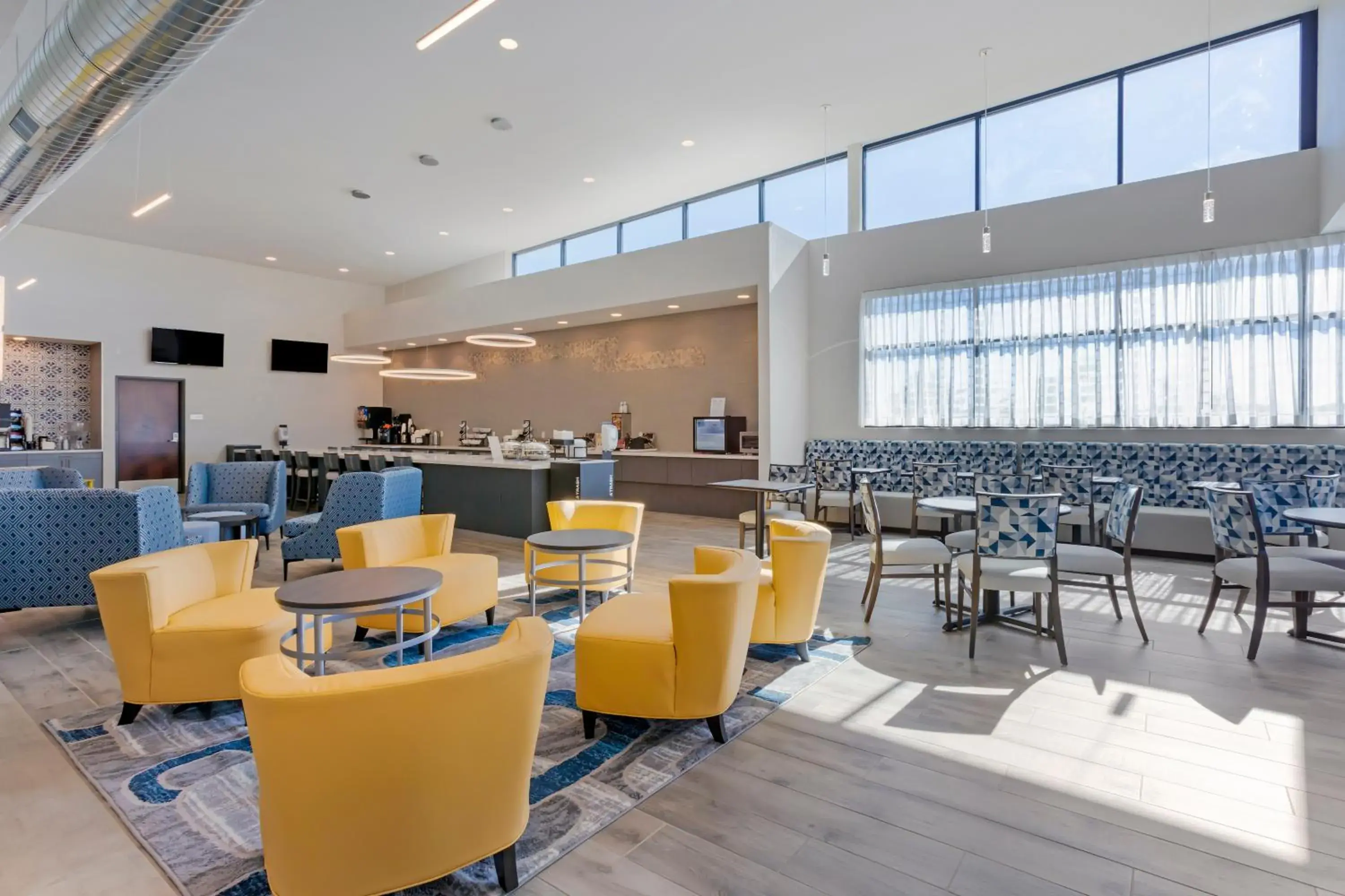 Lounge or bar in Best Western Plus Executive Residency Phoenix North Happy Valley Lounge or bar in Best Western Plus Executive Residency Phoenix North Happy Valley