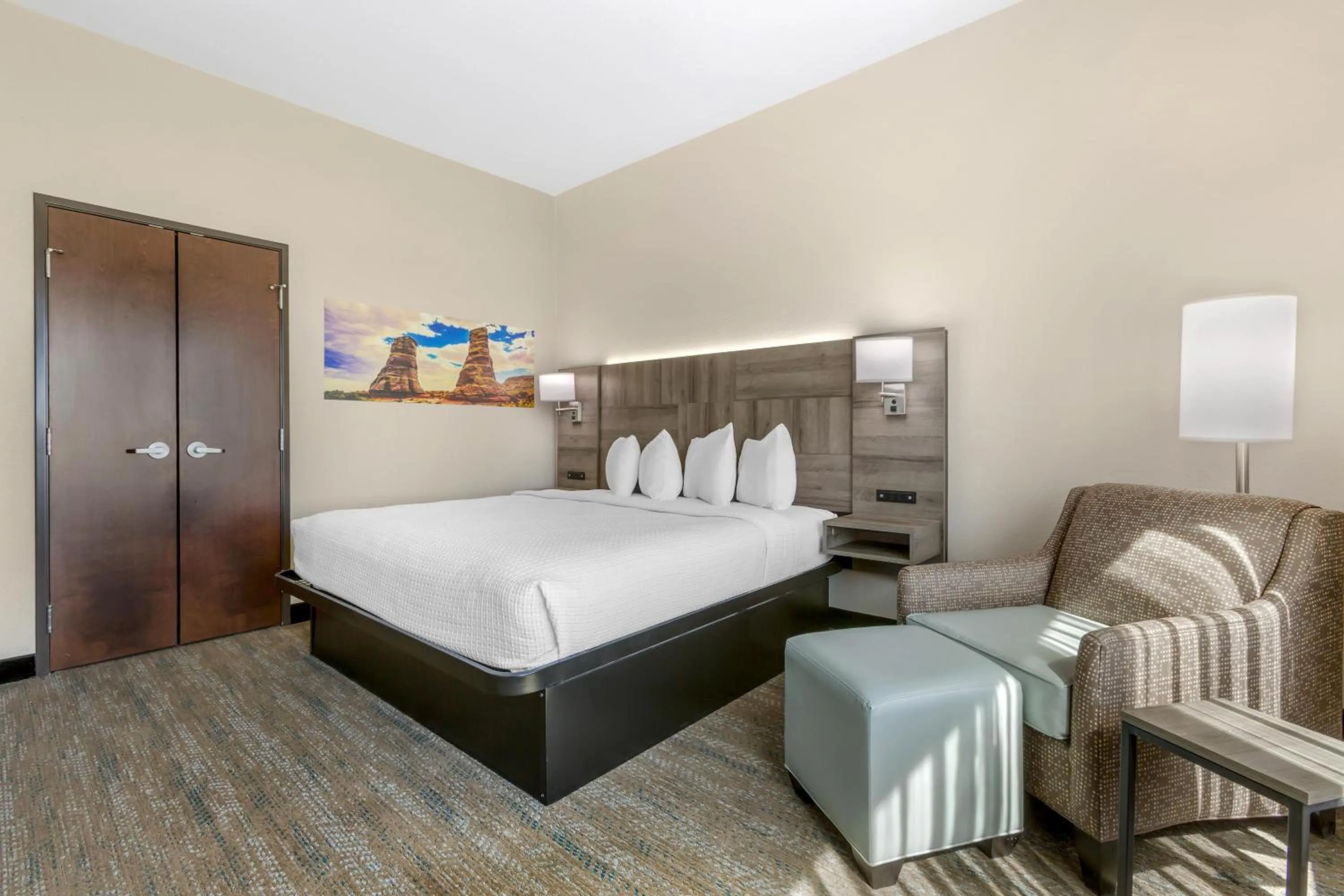 Photo of the whole room, Bed in Best Western Plus Executive Residency Phoenix North Happy Valley