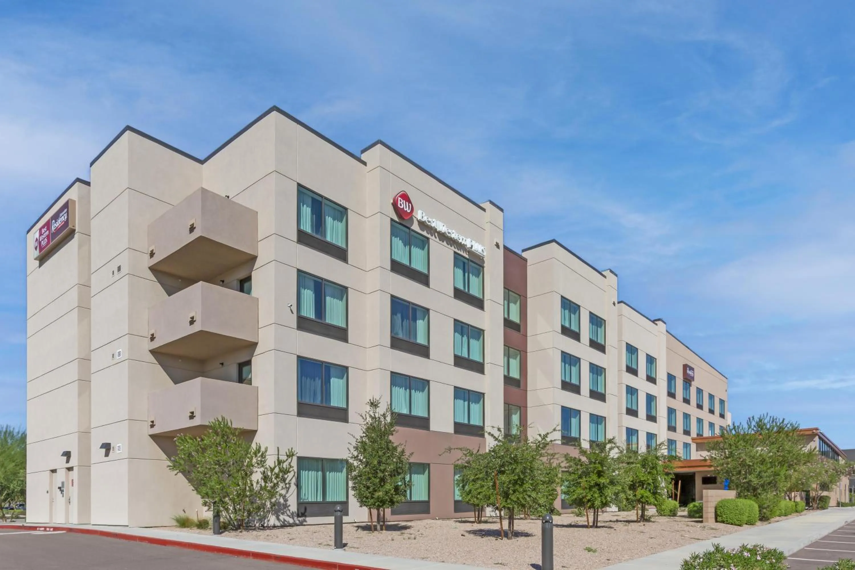 Property building in Best Western Plus Executive Residency Phoenix North Happy Valley