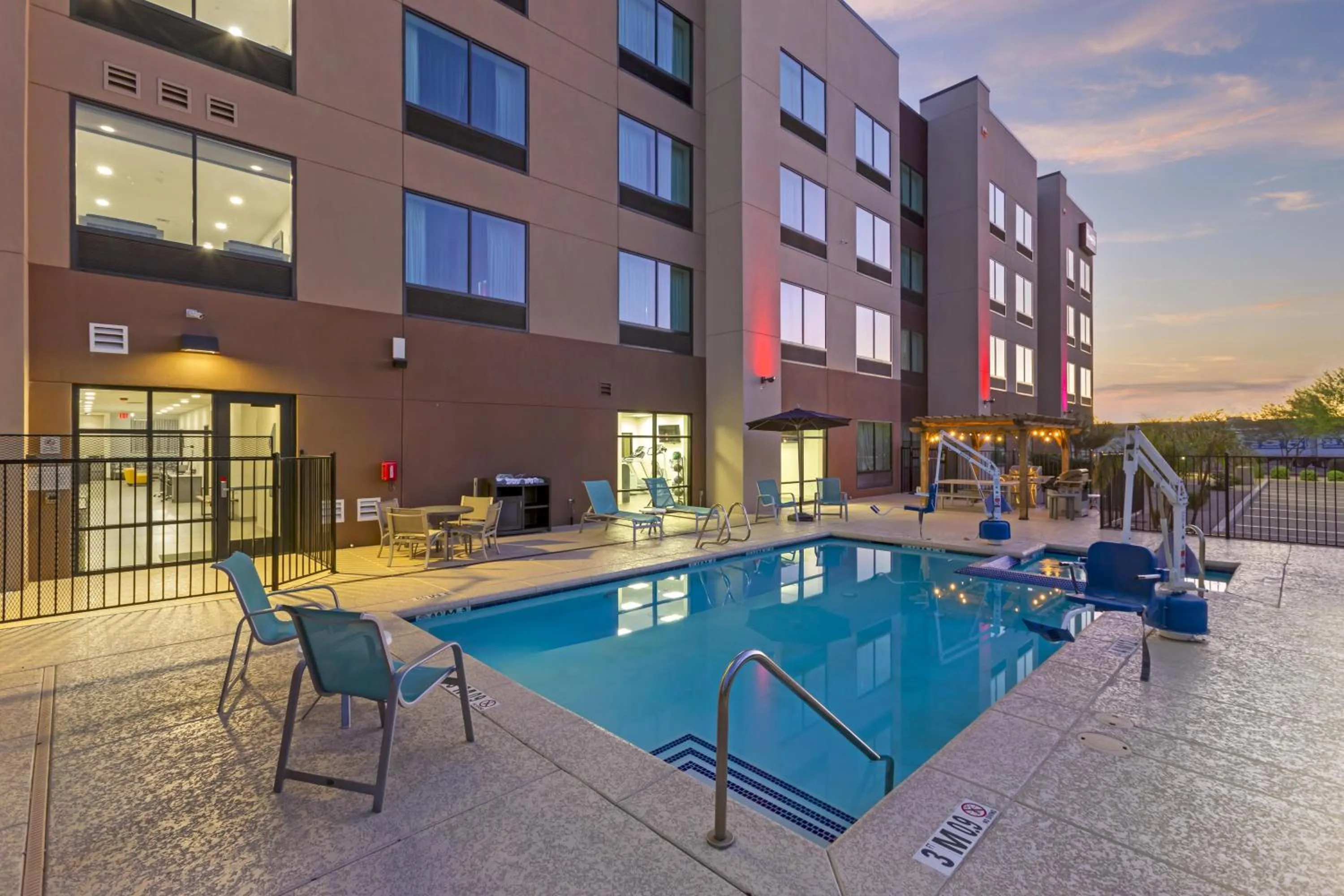 Pool view in Best Western Plus Executive Residency Phoenix North Happy Valley