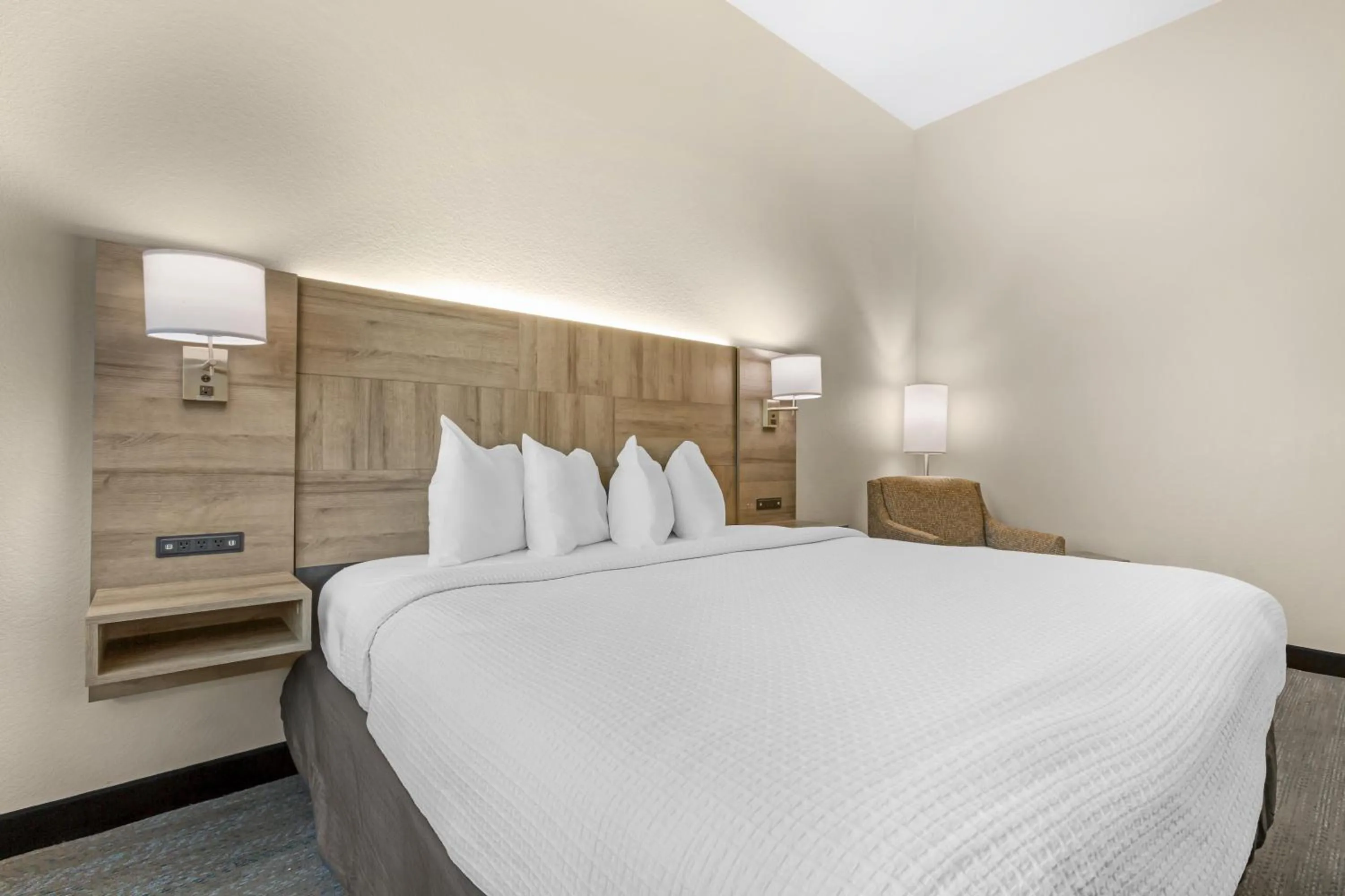 Bedroom, Bed in Best Western Plus Executive Residency Phoenix North Happy Valley