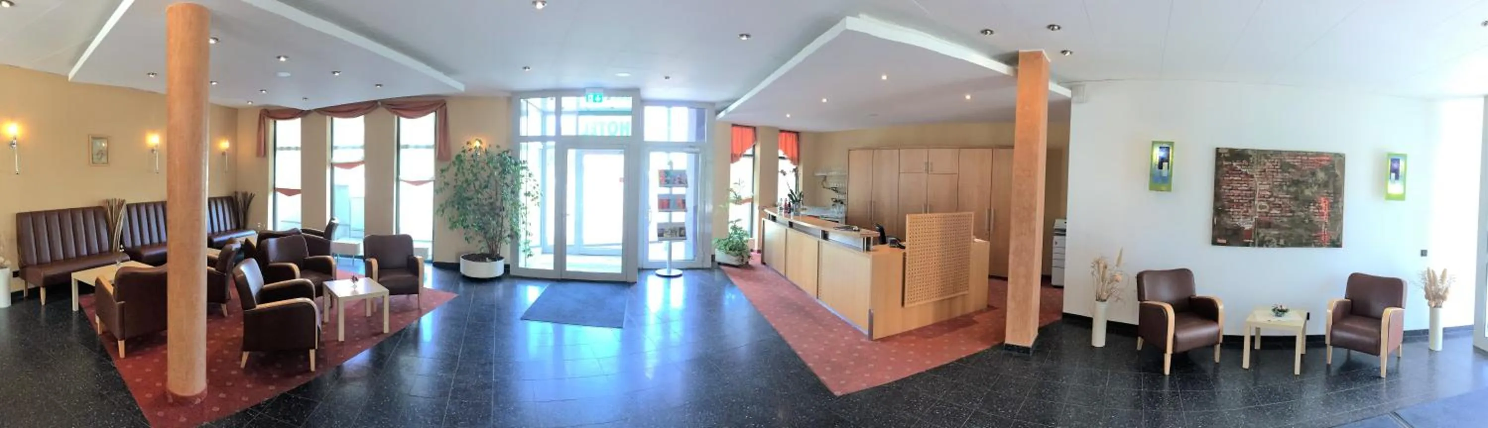 Communal lounge/ TV room in Hotel Ambiente