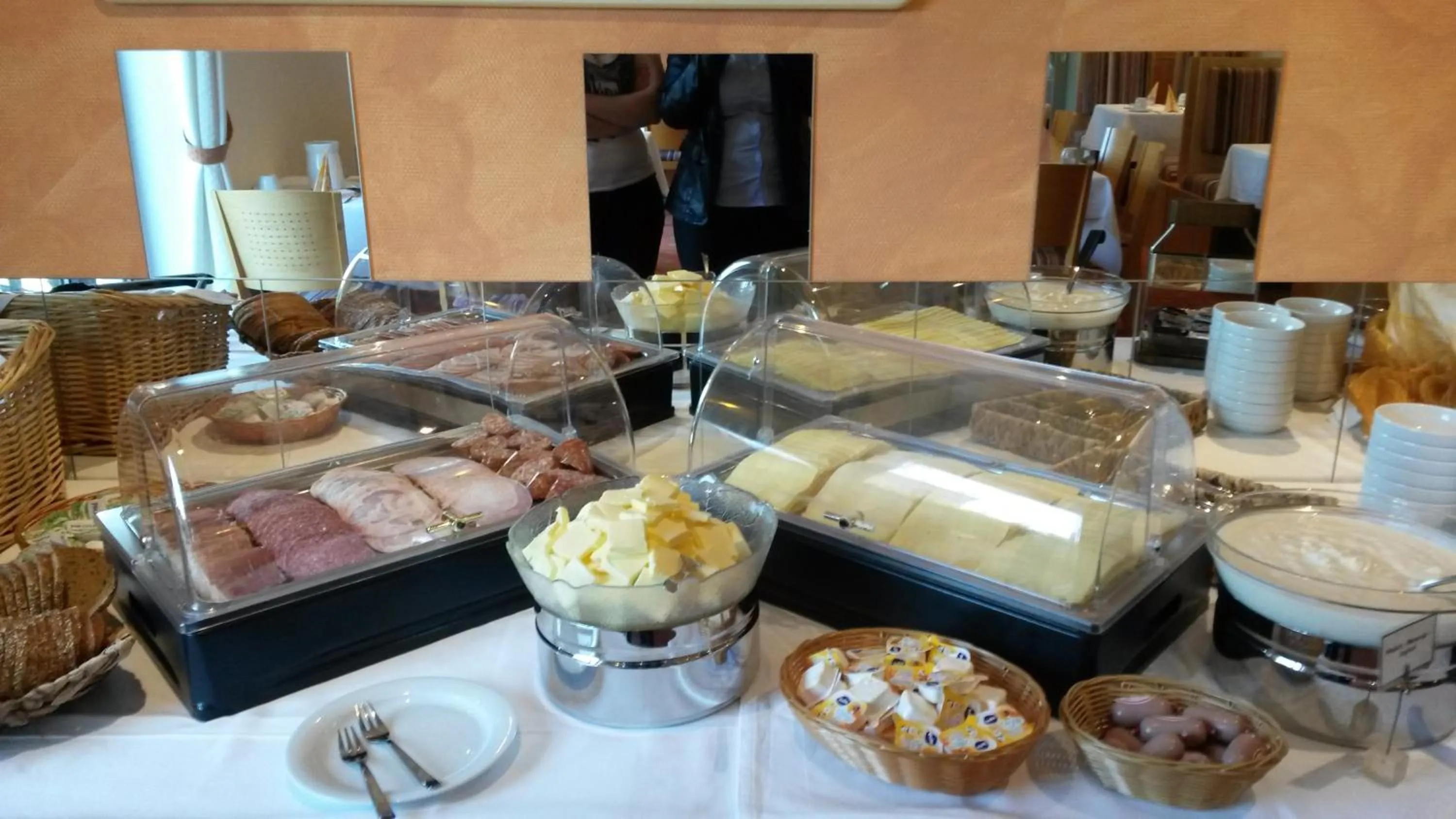 Restaurant/places to eat in Hotel Ambiente