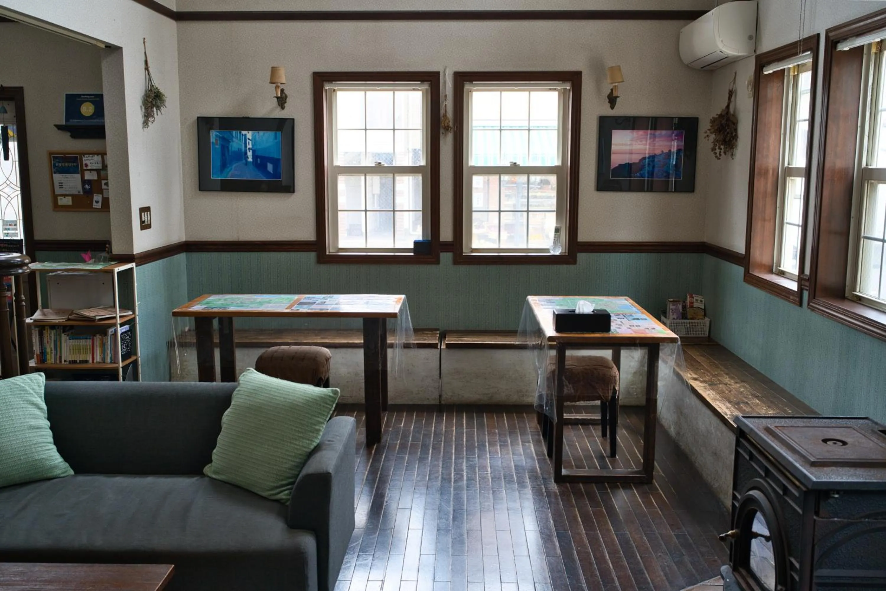 Lounge or bar in IZA Kamakura Guest House and Bar