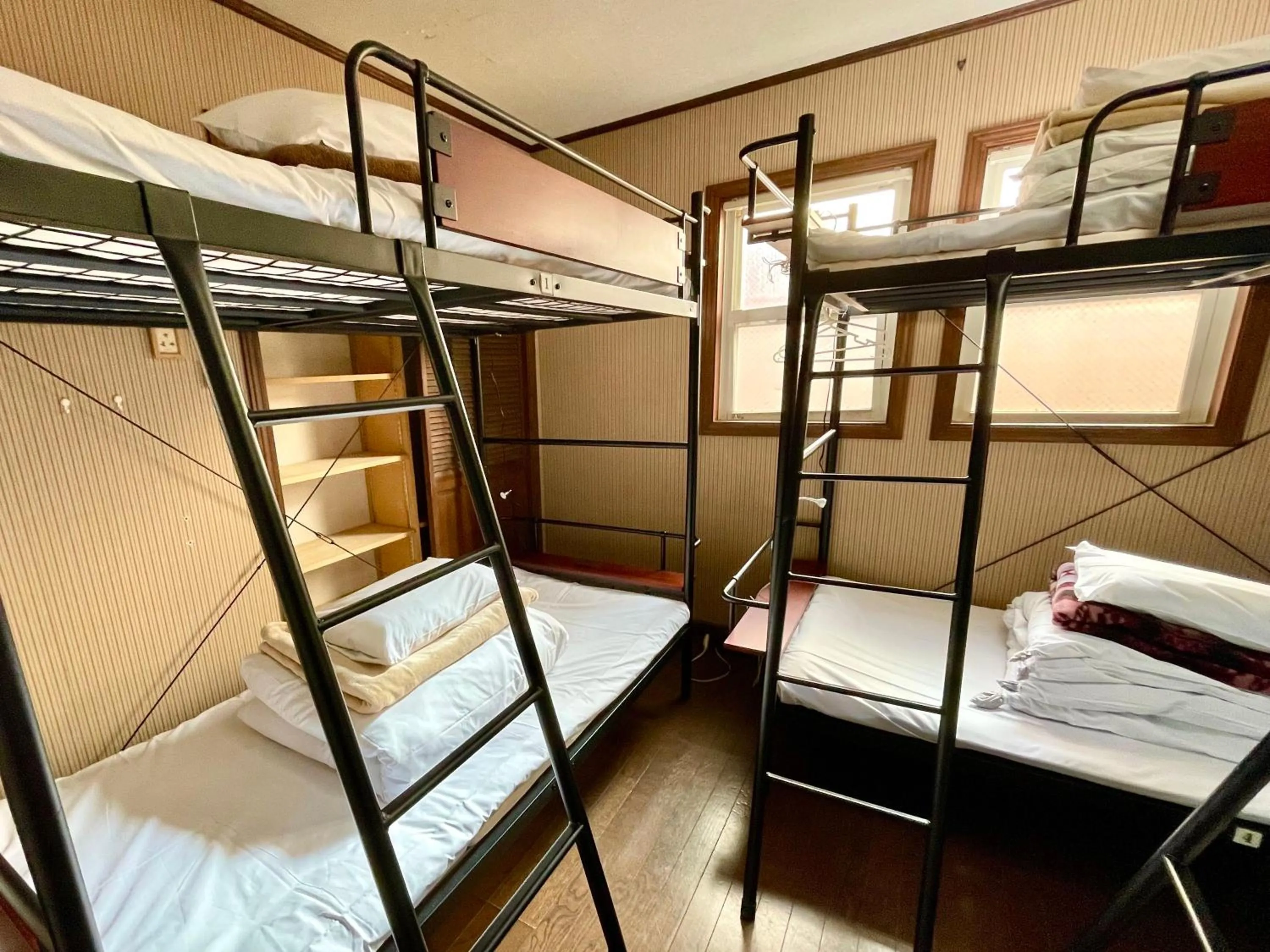 bunk bed, Bed in IZA Kamakura Guest House and Bar