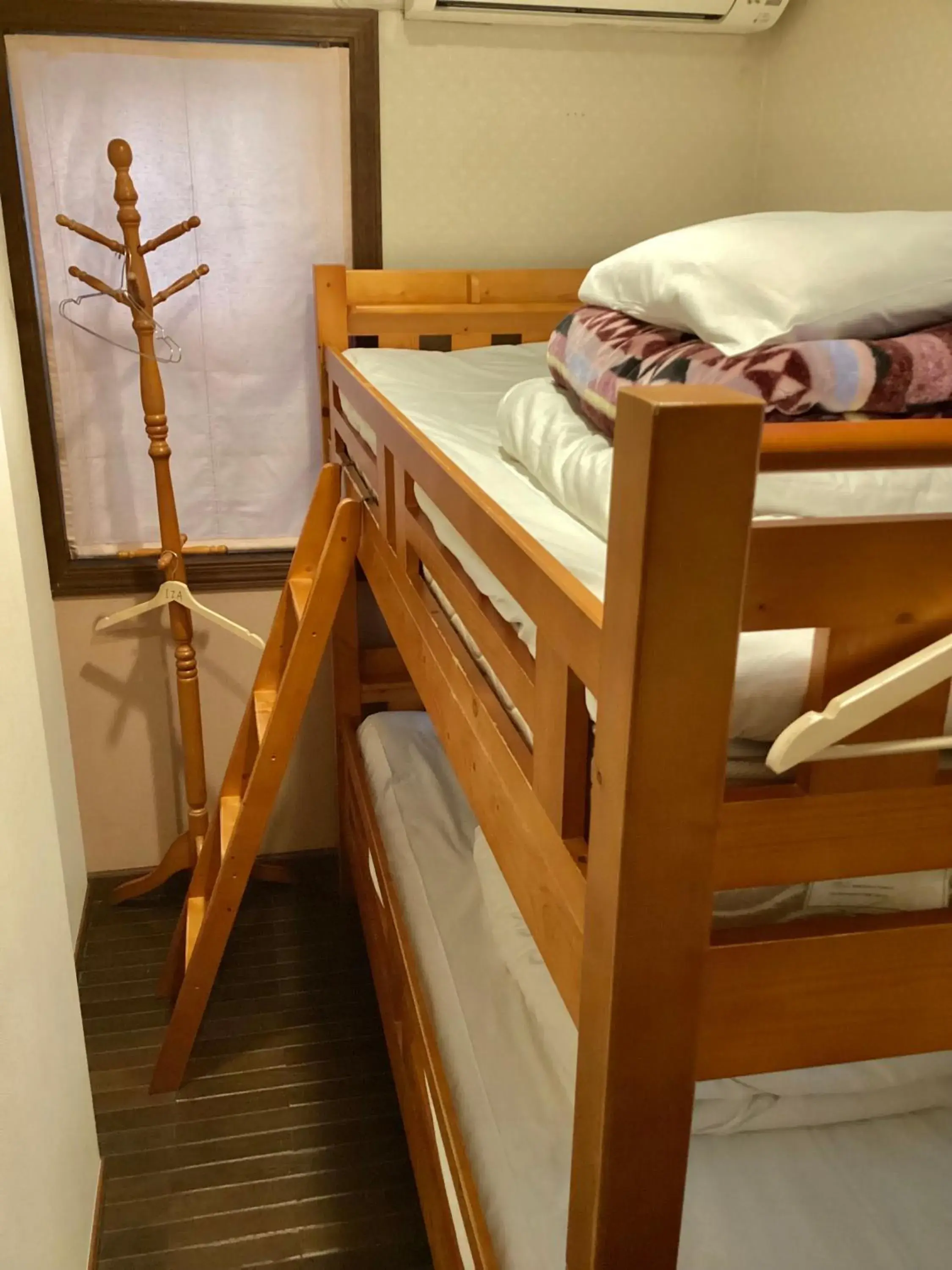 bunk bed, Bed in IZA Kamakura Guest House and Bar bunk bed, Bed in IZA Kamakura Guest House and Bar