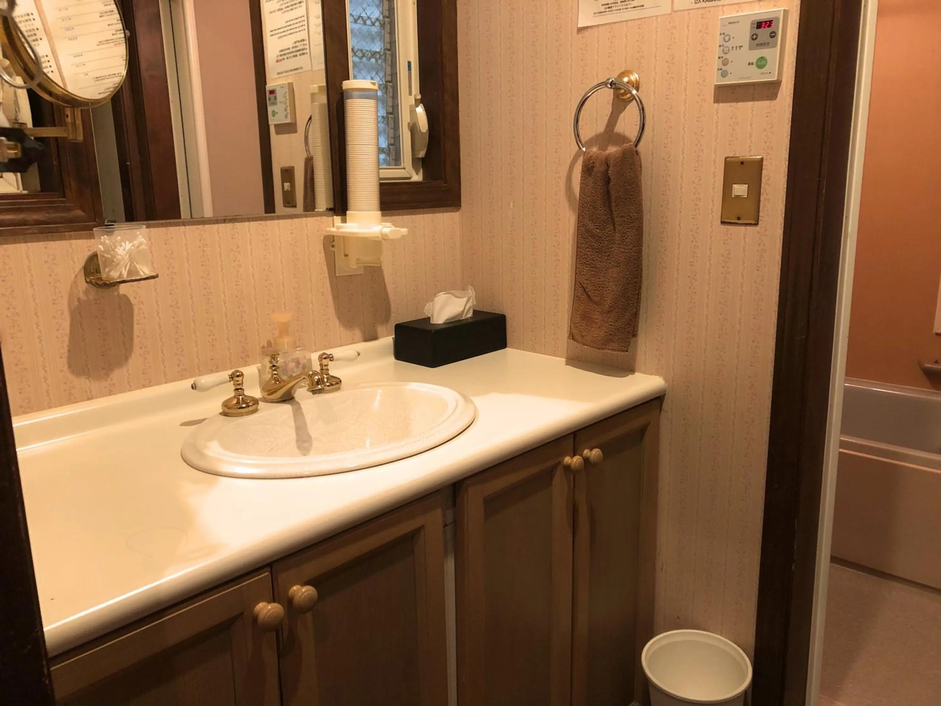 Bathroom in IZA Kamakura Guest House and Bar