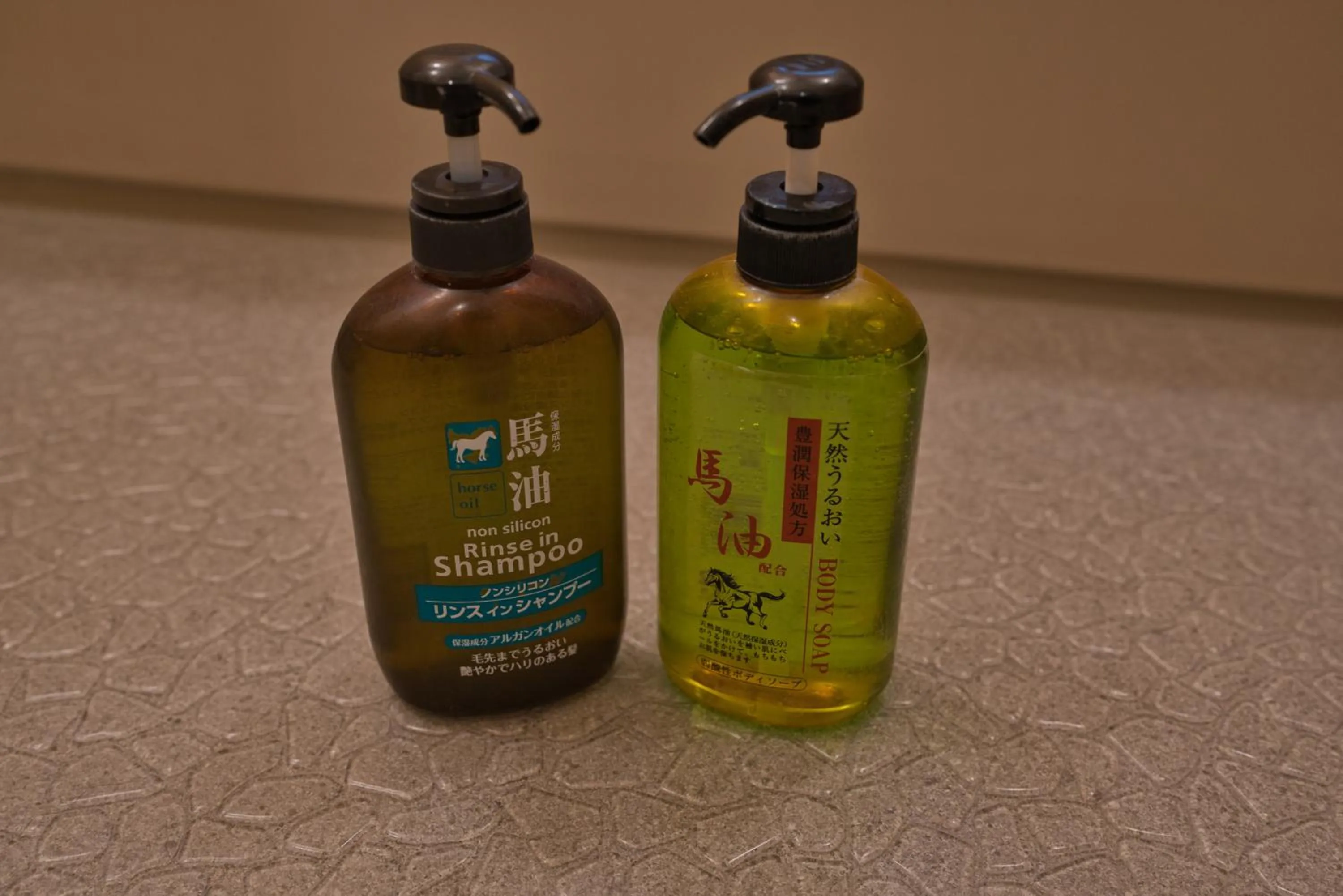 Shower in IZA Kamakura Guest House and Bar