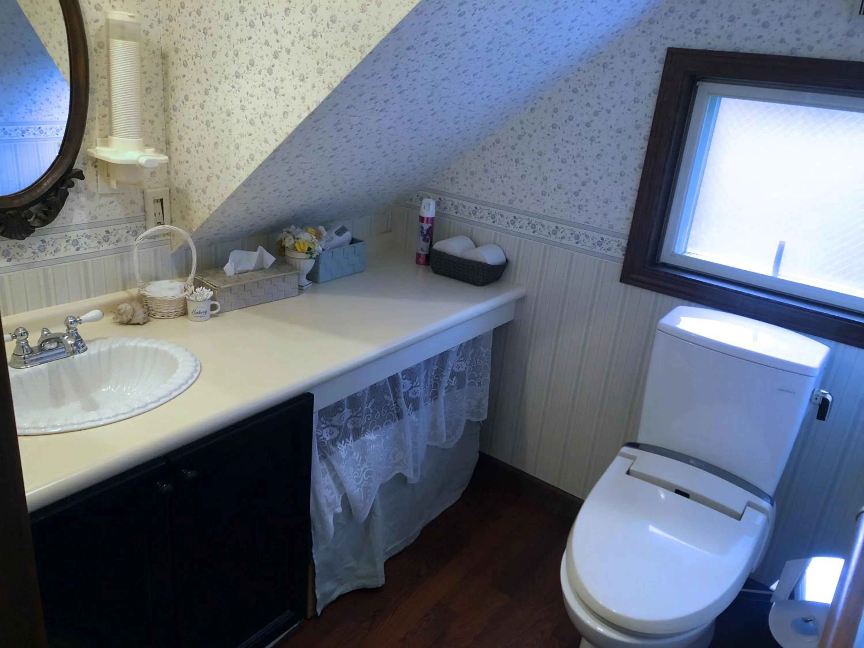 Toilet in IZA Kamakura Guest House and Bar