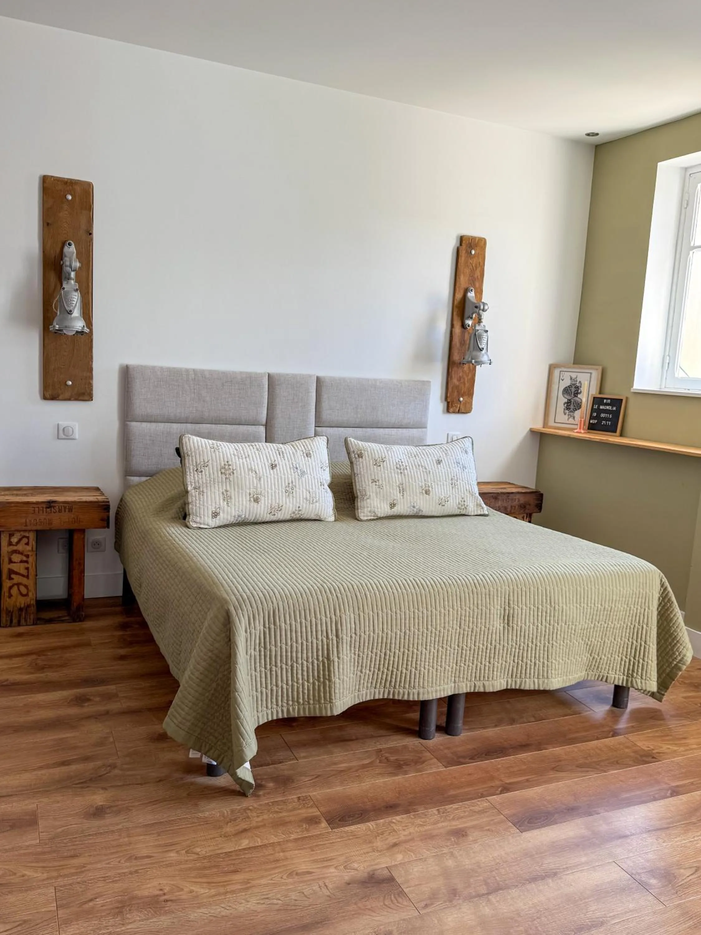 Photo of the whole room, Bed in Chambres d'hotes - Le Magnolia