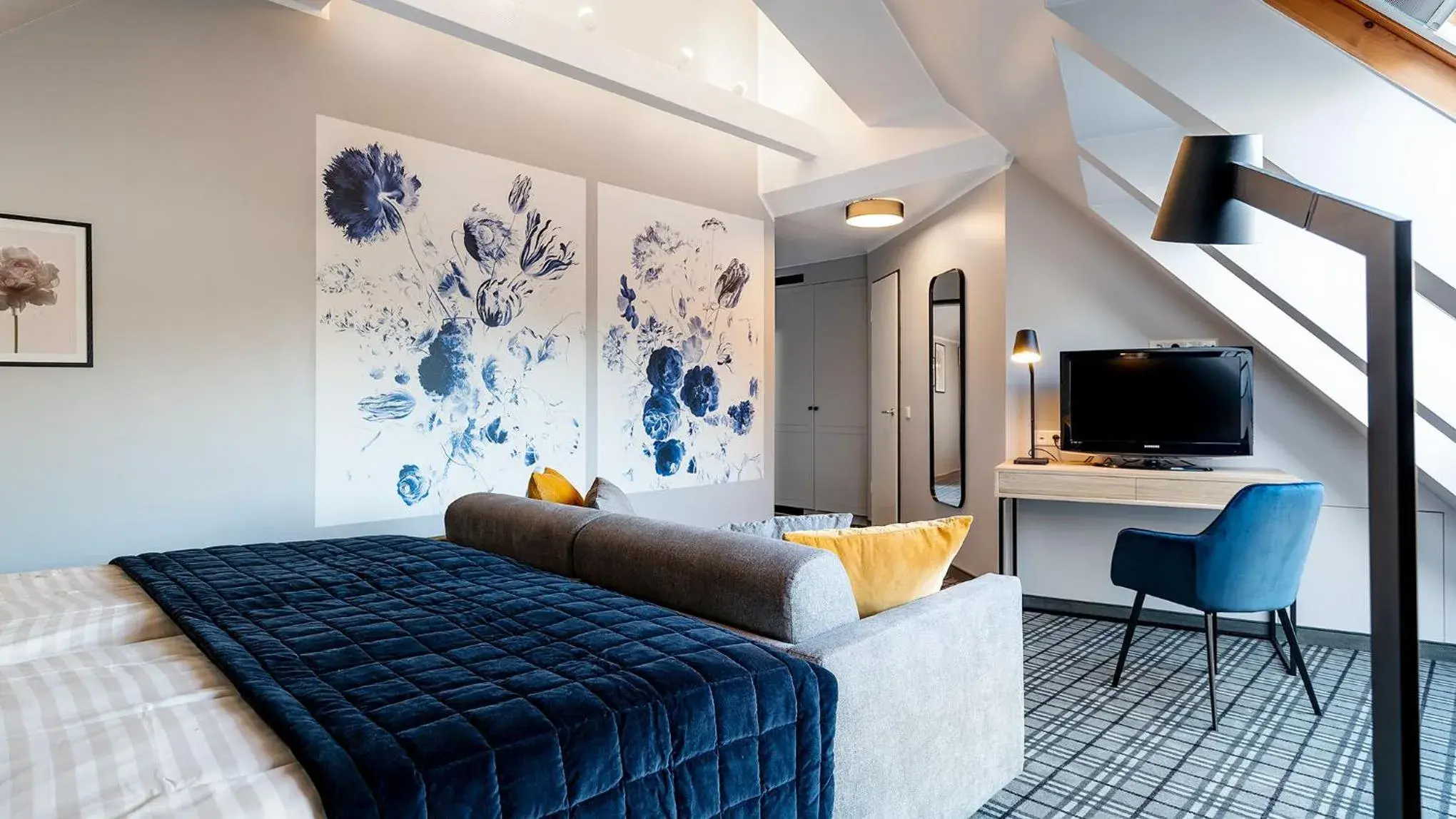 Staff, Bed in Hotel Ambiente Staff, Bed in Hotel Ambiente