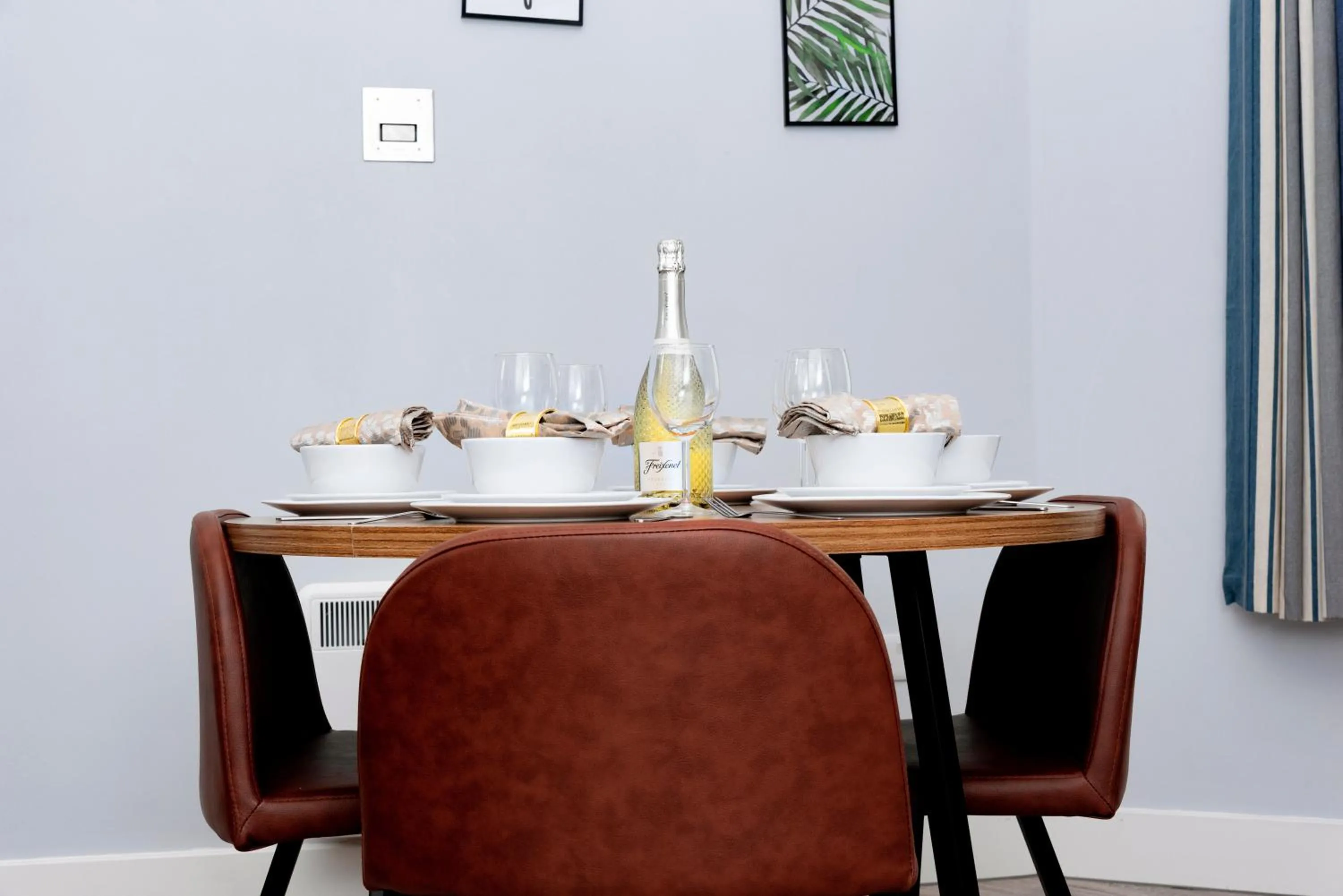 Dining area in The Lower Gathering - Town Centre - Sleeps Up To 10