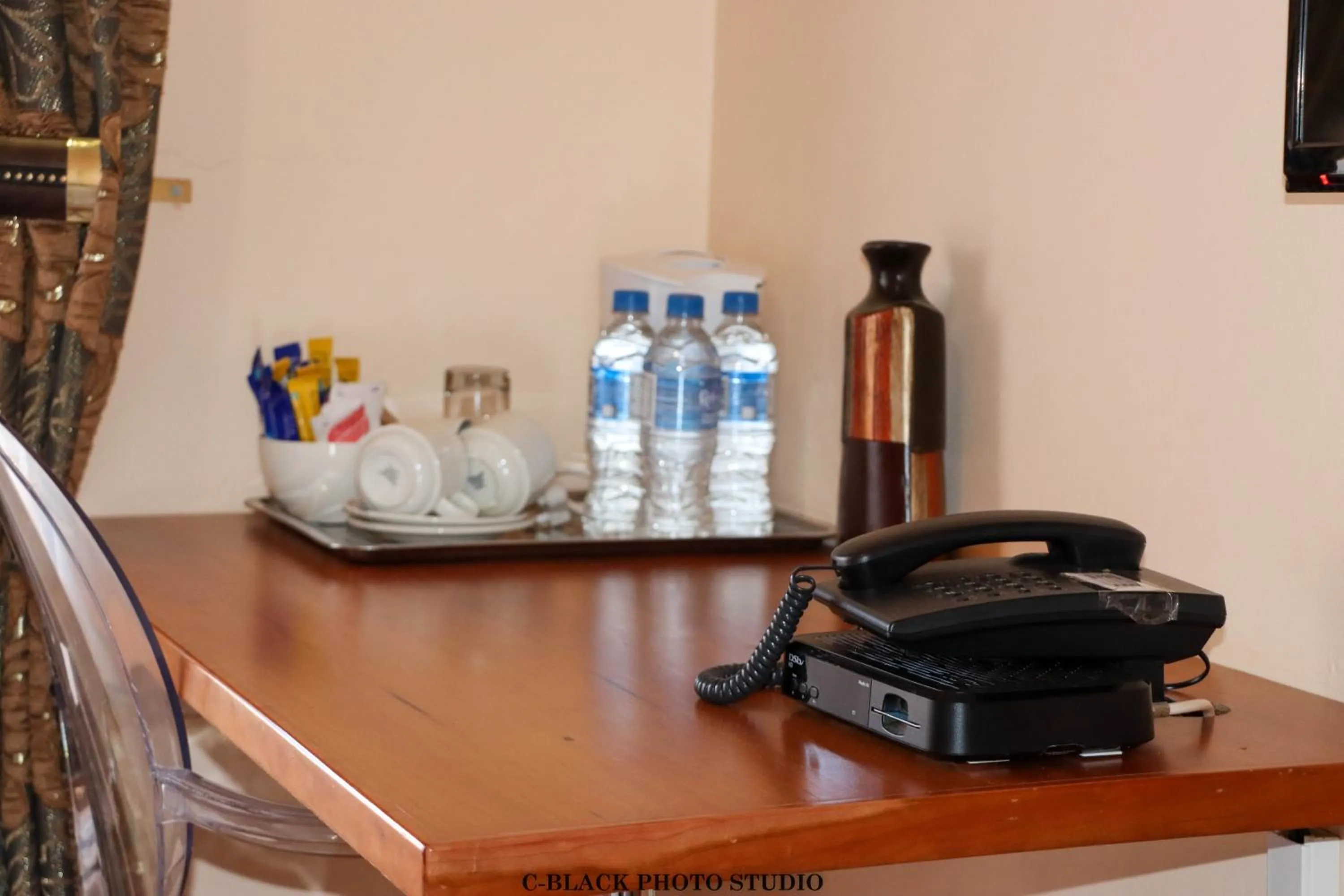 Coffee/tea facilities in Meet Mekaar Resorts - Nquthu Hotel