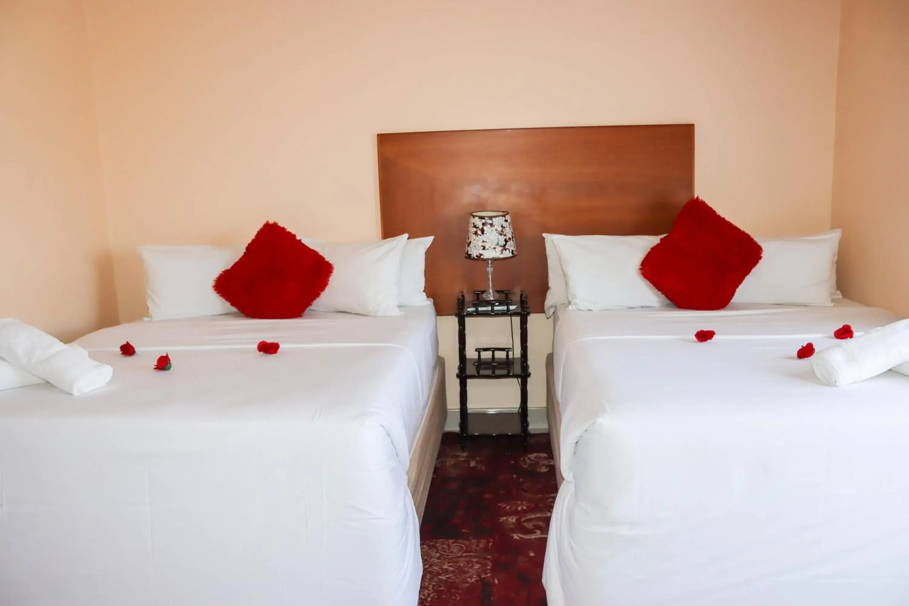 Standard Quadruple Room in Meet Mekaar Resorts - Nquthu Hotel Standard Quadruple Room in Meet Mekaar Resorts - Nquthu Hotel