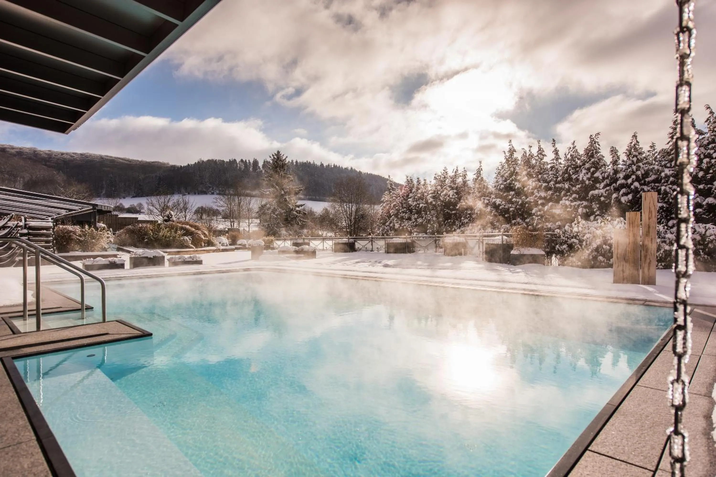 Swimming pool in Göbels Schlosshotel "Prinz von Hessen"
