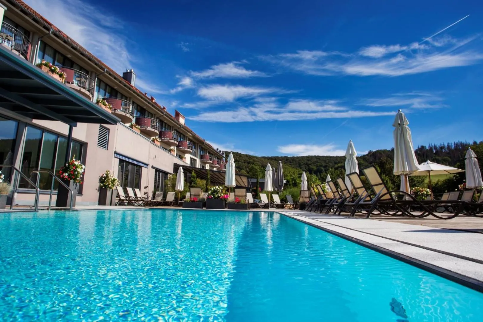Swimming pool in Göbels Schlosshotel "Prinz von Hessen"