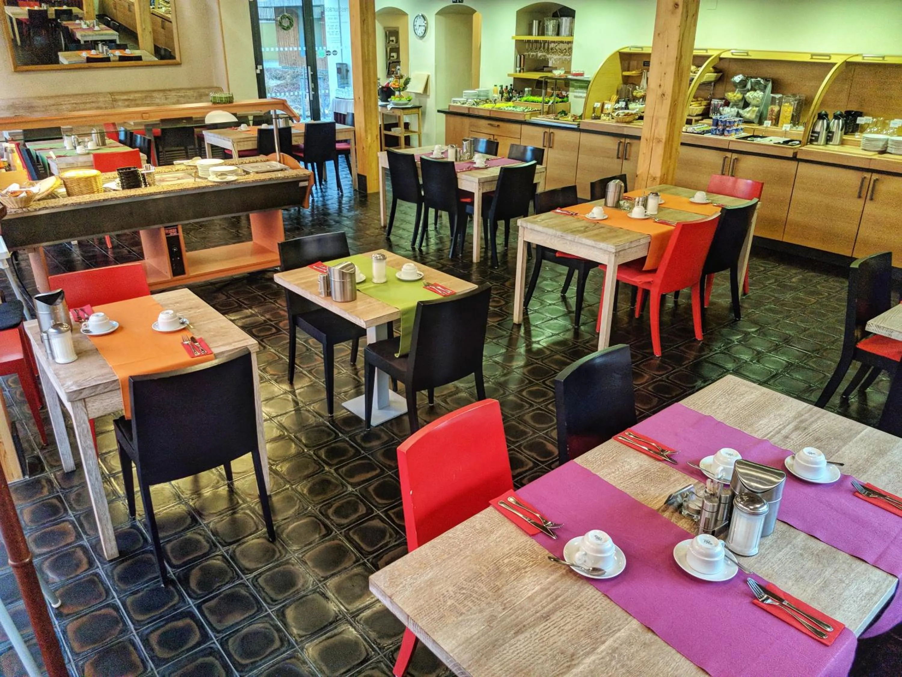 Buffet breakfast in Aparthotel Lípa