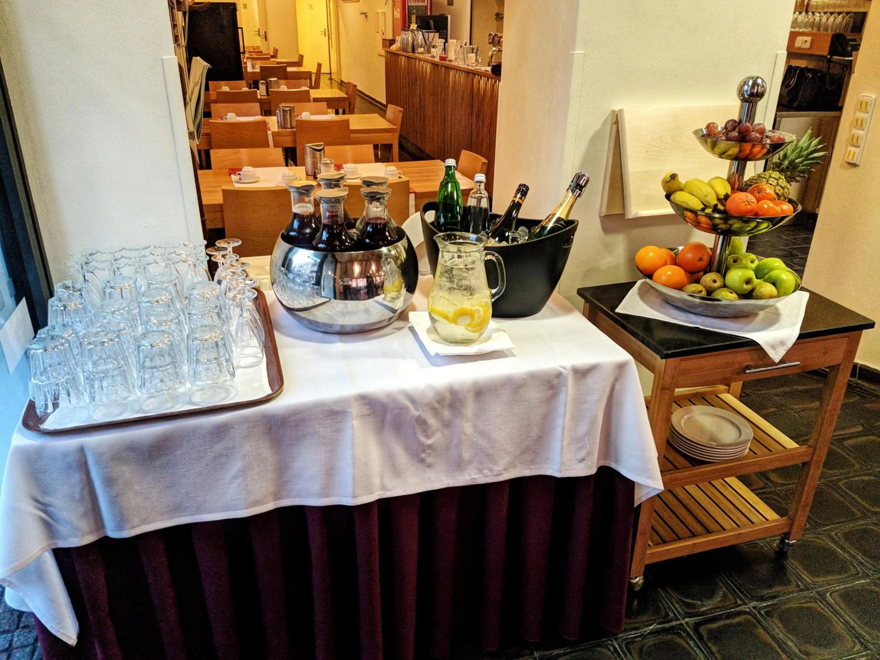 Buffet breakfast in Aparthotel Lípa