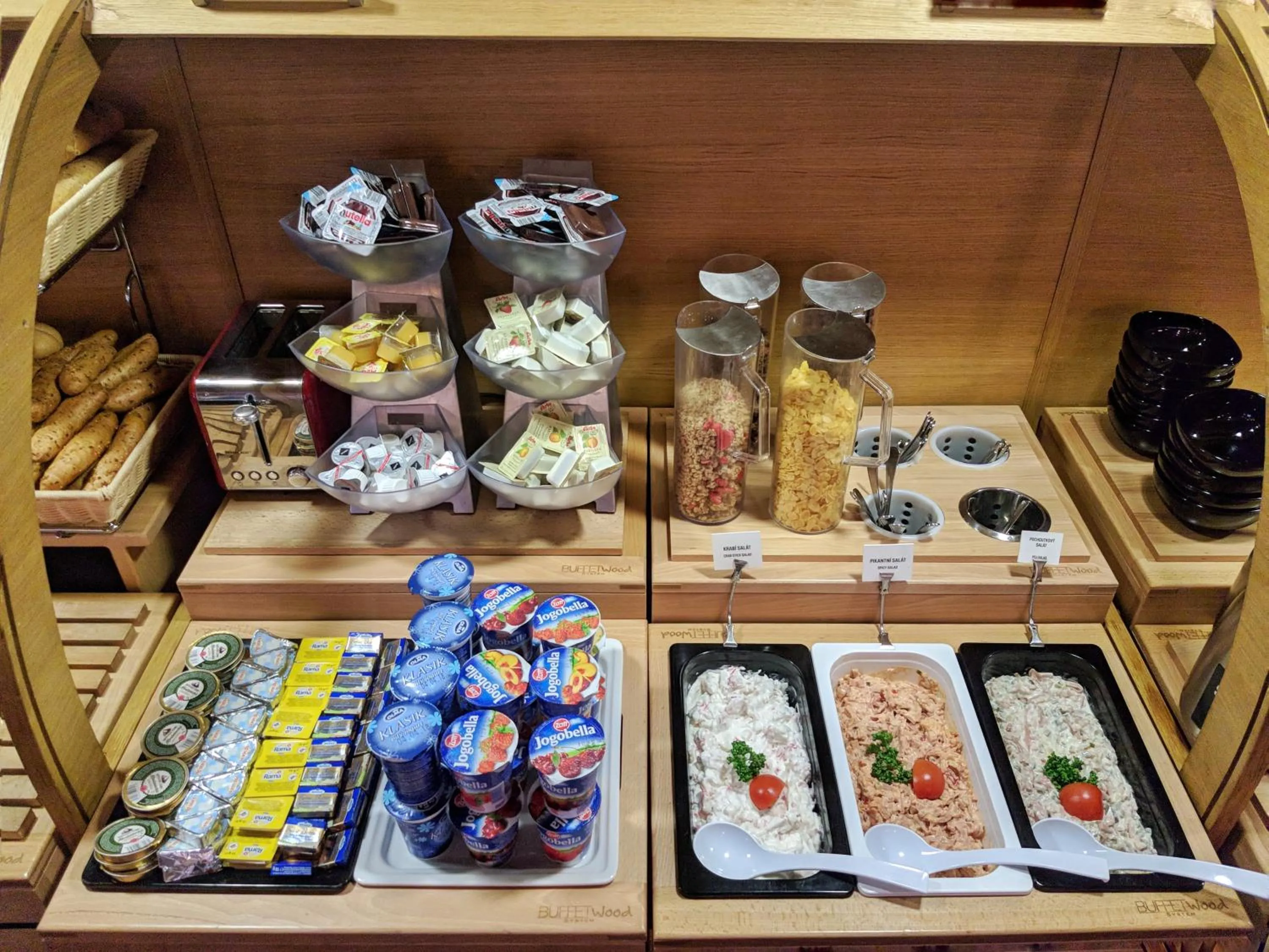 Buffet breakfast in Aparthotel Lípa