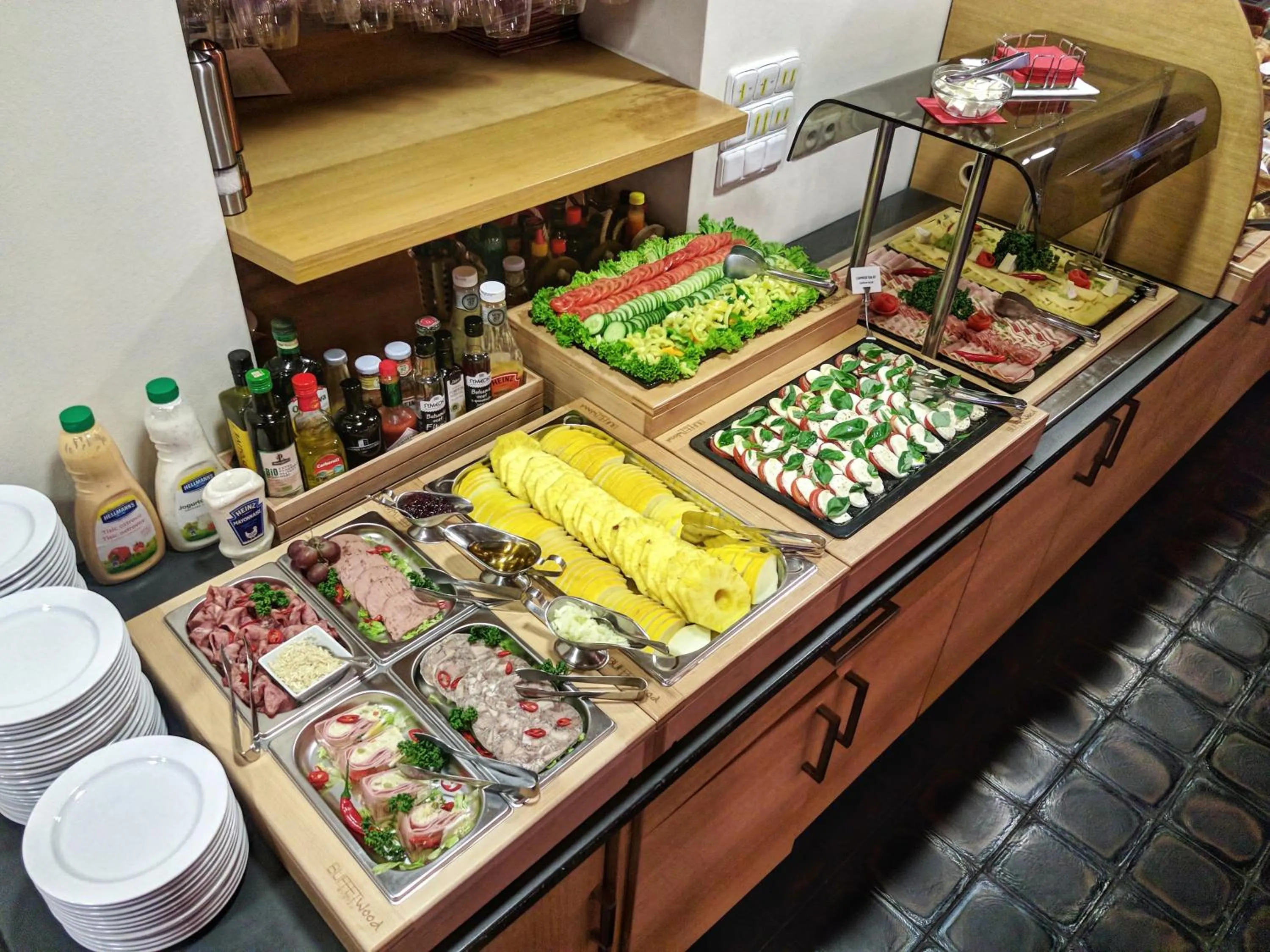 Buffet breakfast in Aparthotel Lípa