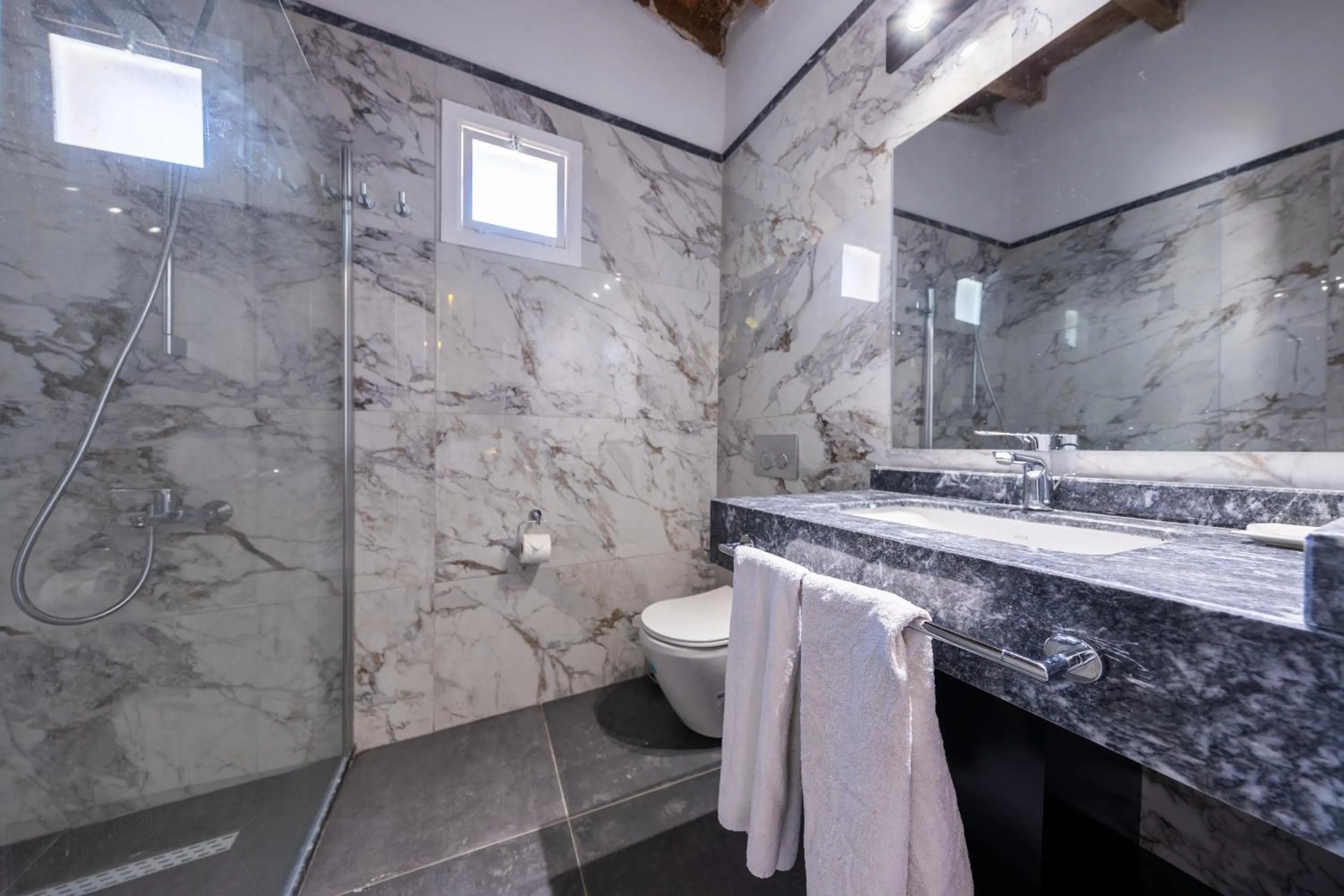 Bathroom in La Regina Veneziana
