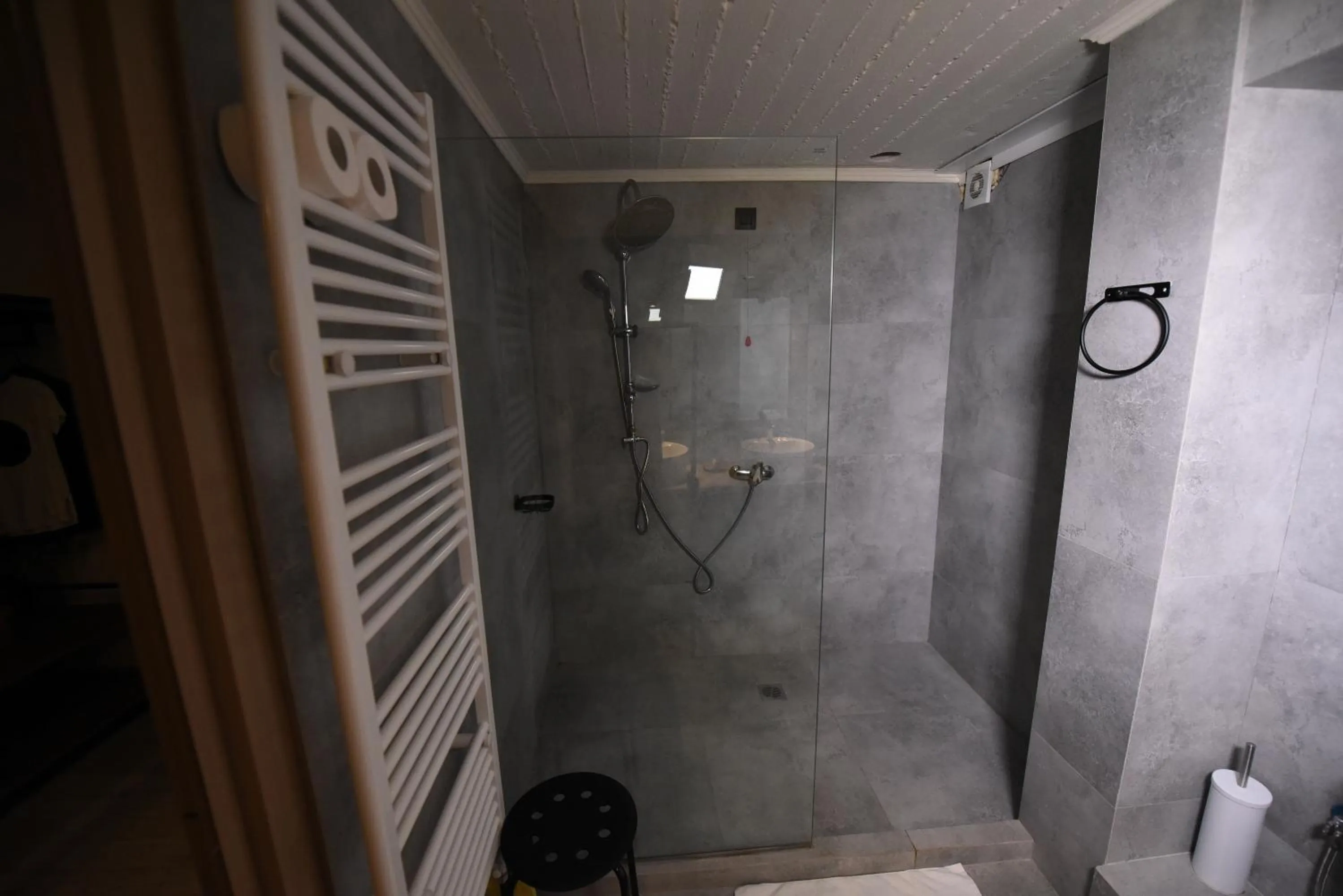 Shower in Hotel Koferita