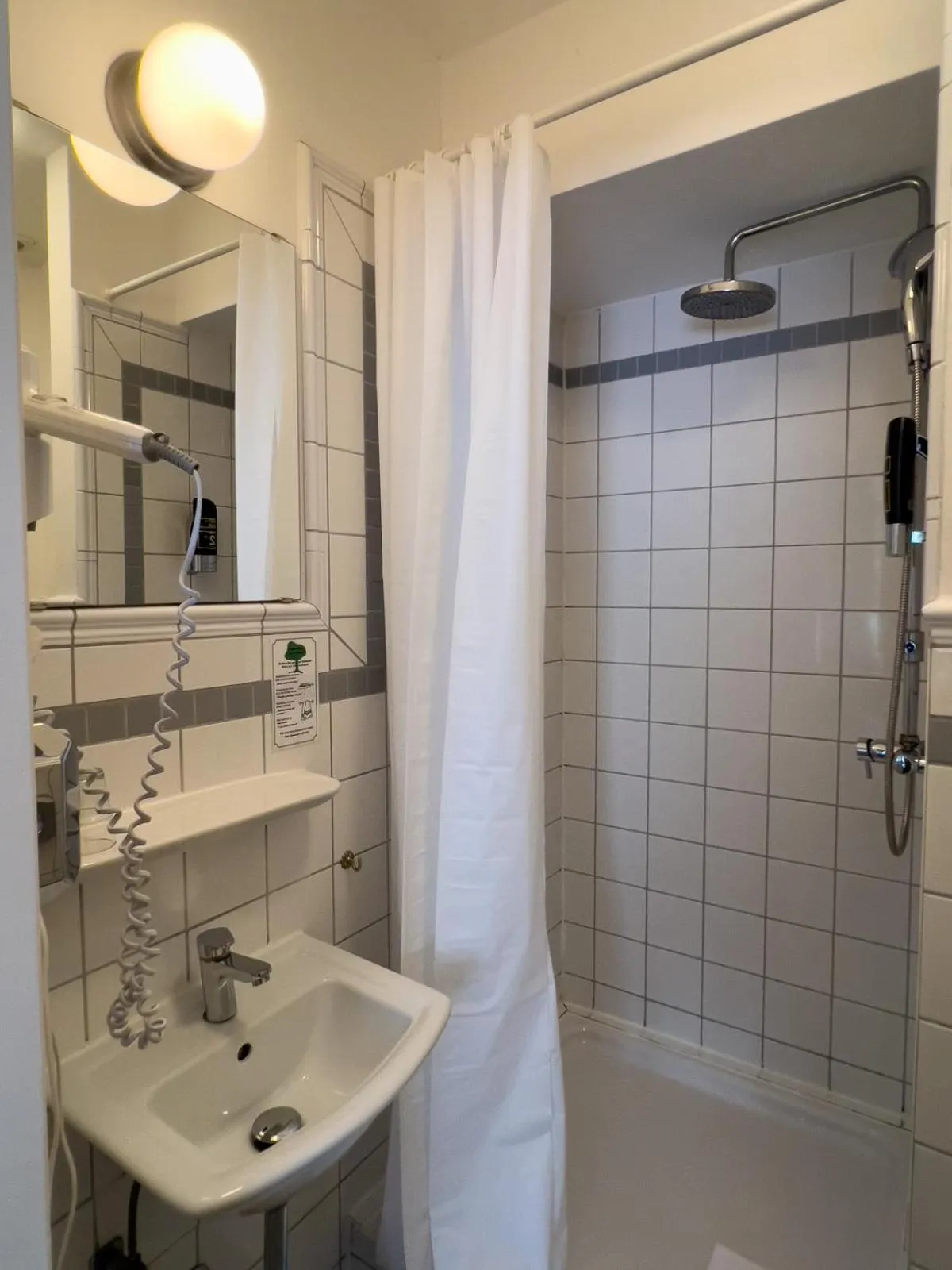 Bathroom in Hotel-Maison Am Olivaer Platz